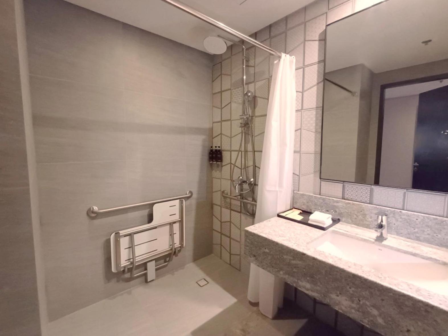 Privilege King Room - Photo 5