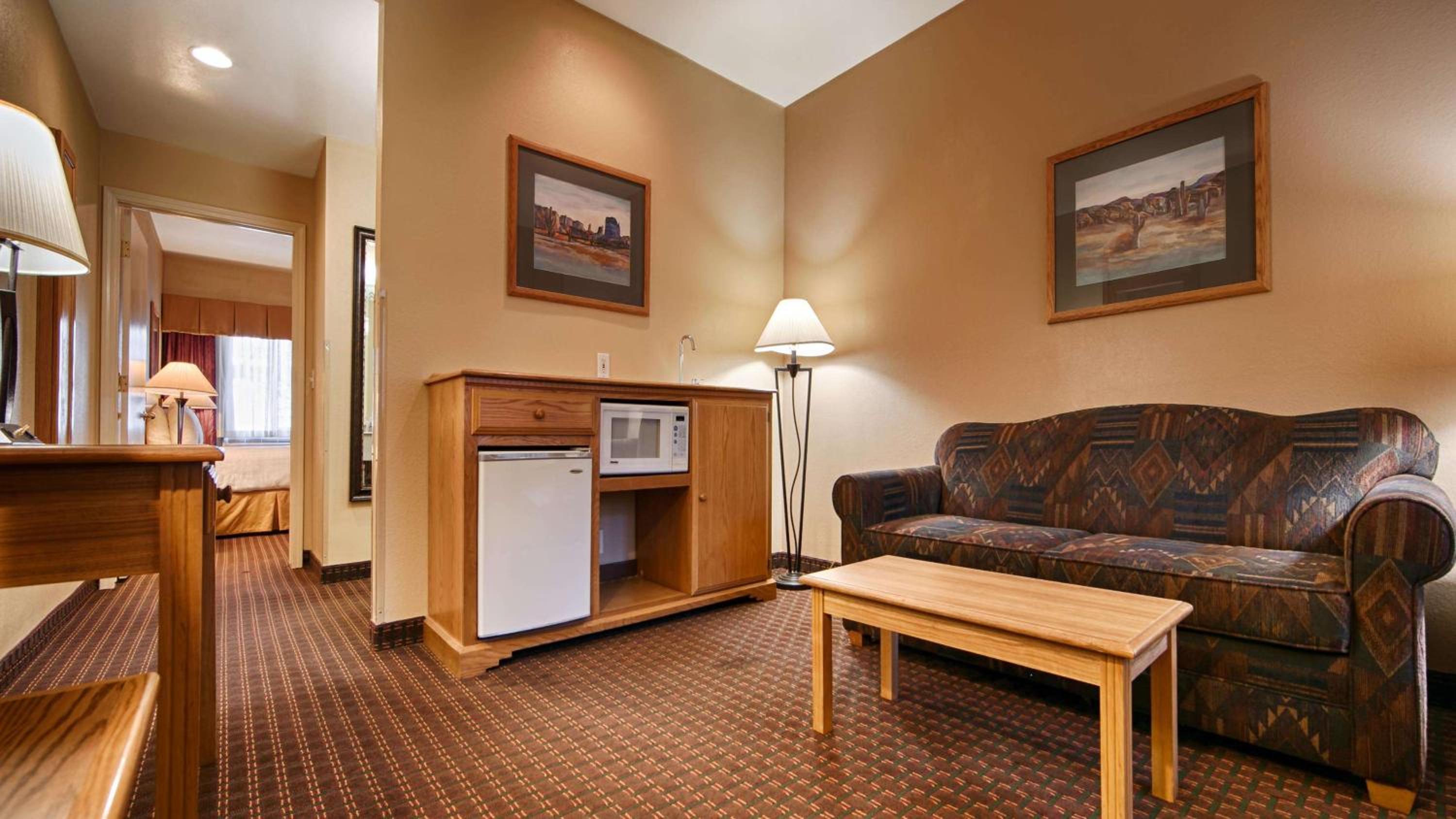 King Suite With Two King Beds - Non-Smoking