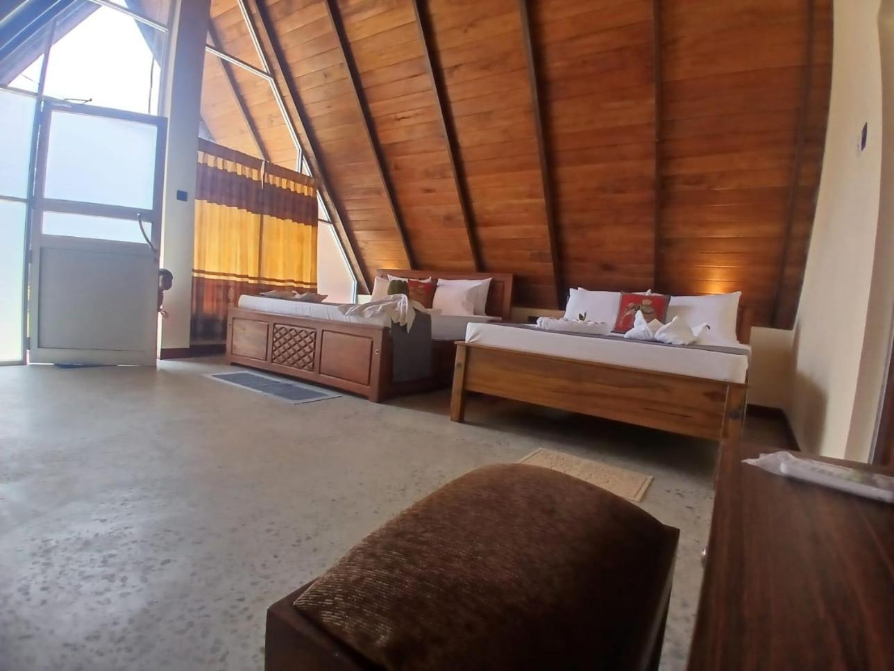 Family Room with Mountain View photo 3
