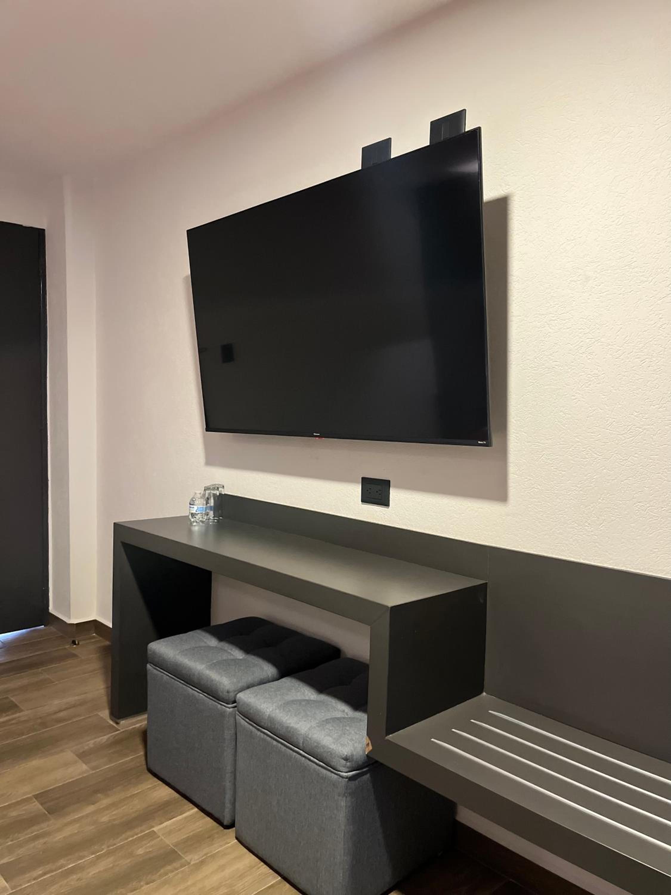 Deluxe King Room photo 2