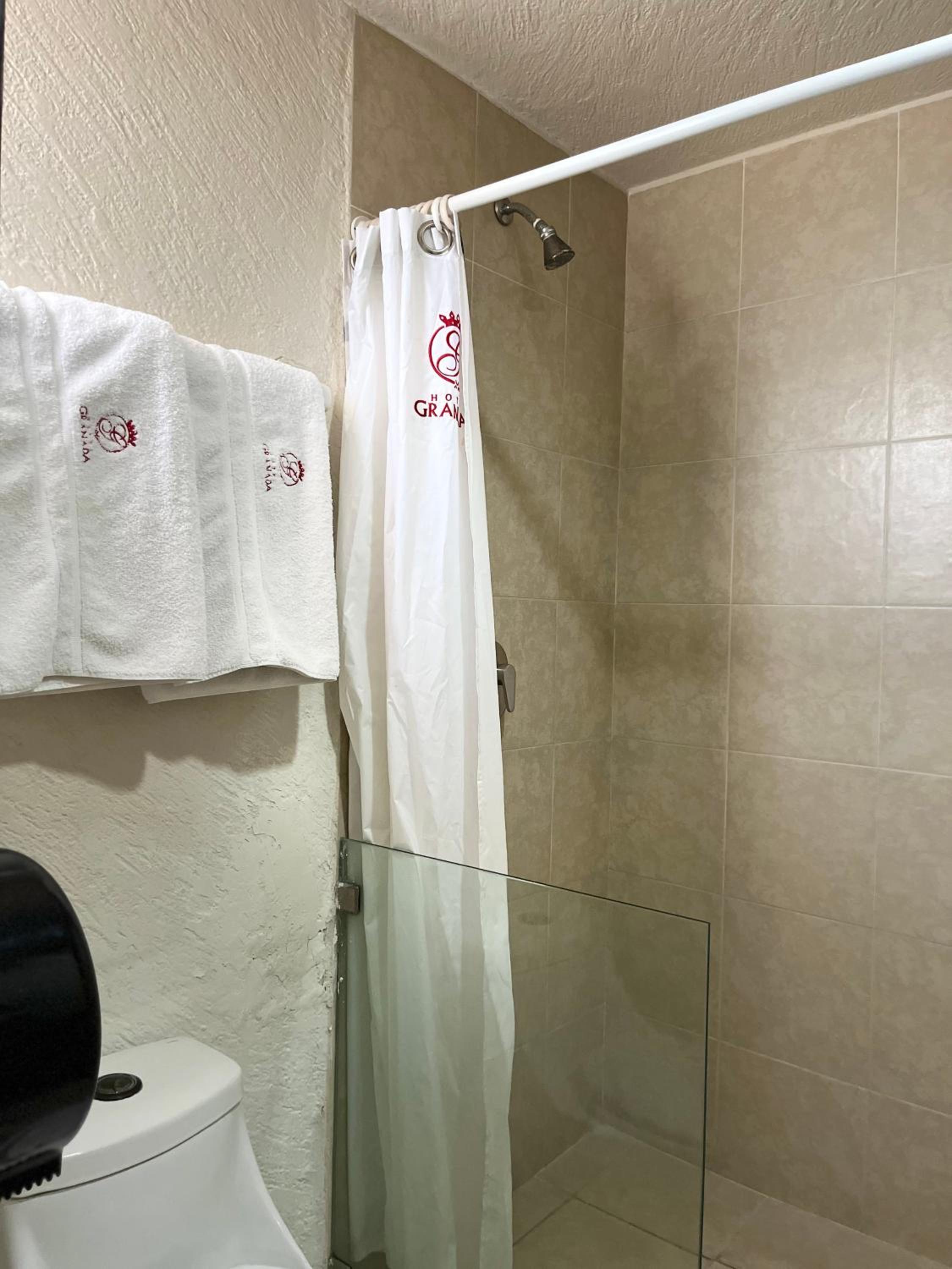Standard Queen Room photo 3