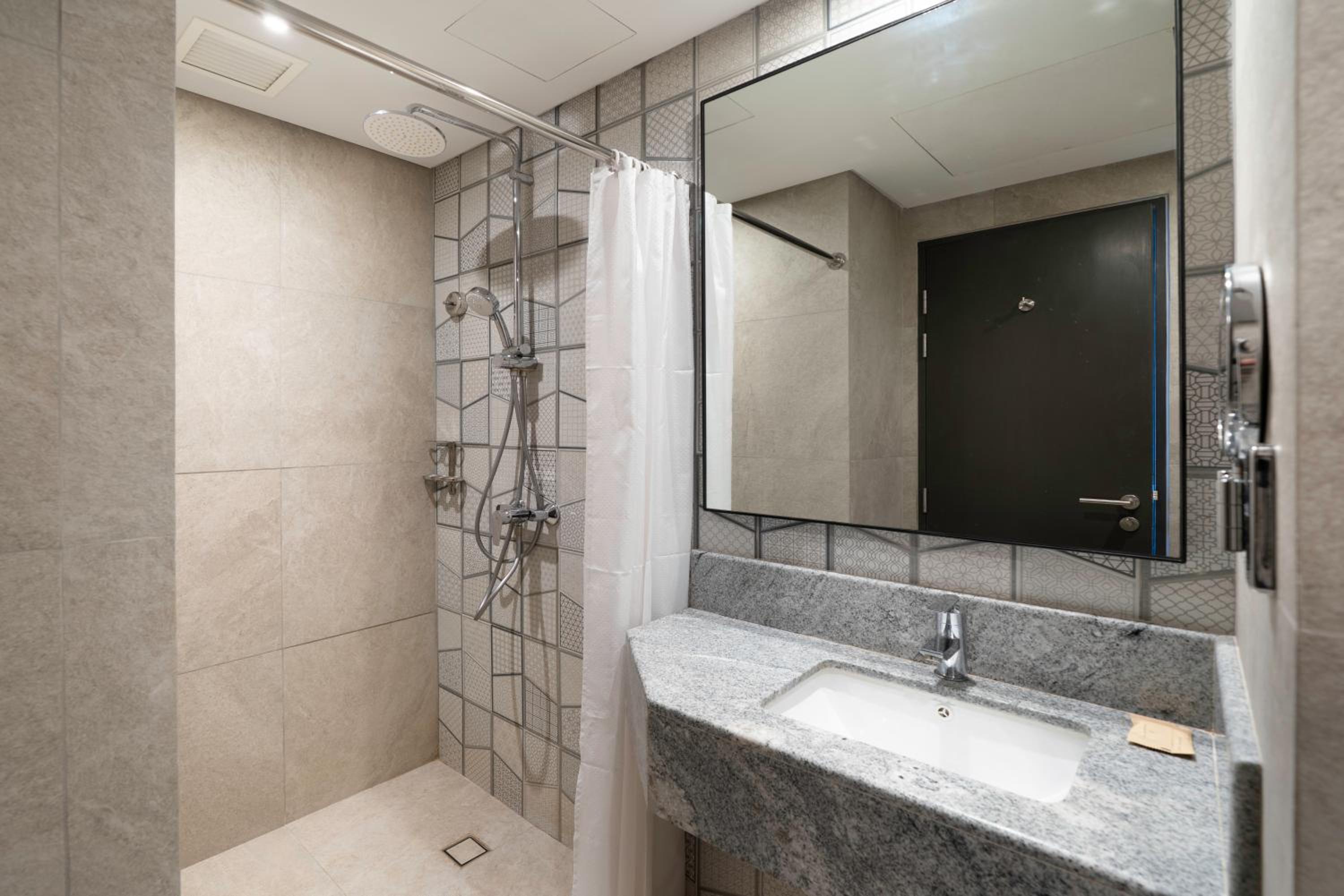 Twin Room with Two Single Beds and Ocean View - Classic - Photo 5