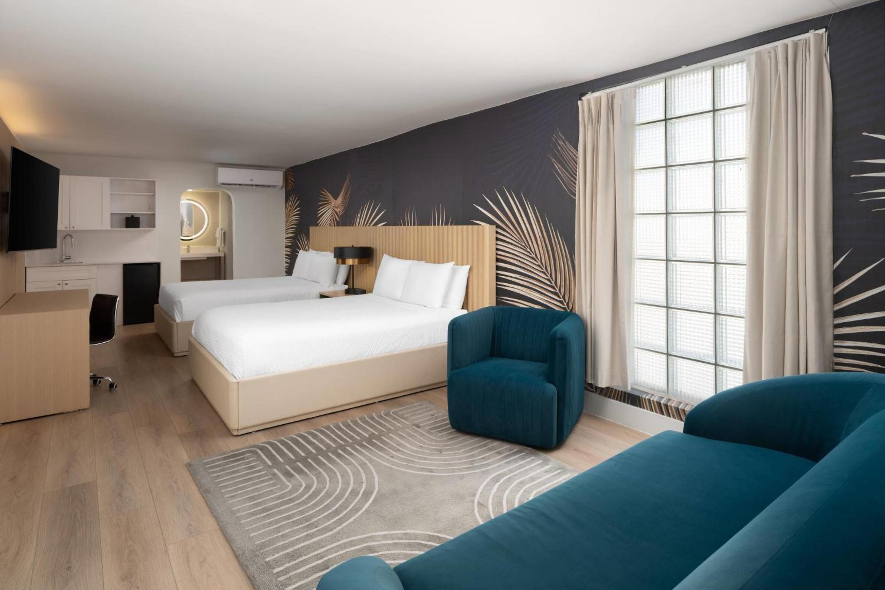 Deluxe Suite with Two Queen Beds and Sofa Bed - Non-Smoking - Photo 1