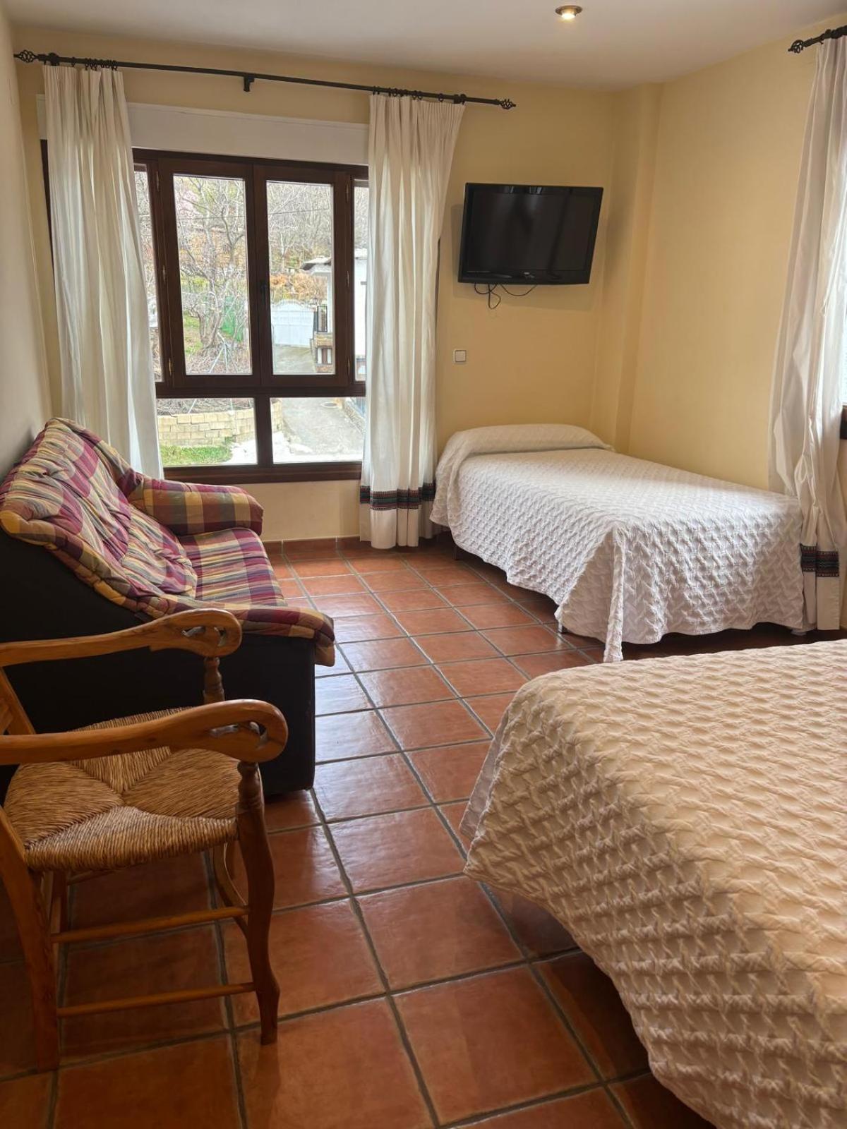 Triple Room with Mountain View - Photo 4