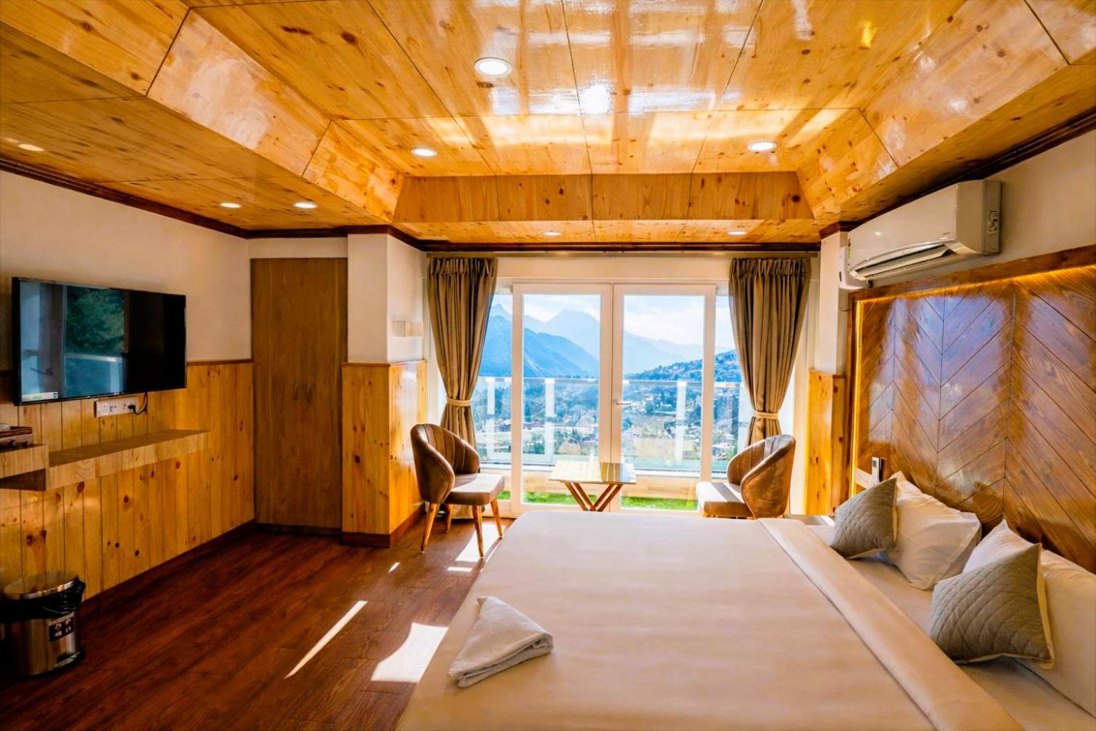 King Room with Mountain View