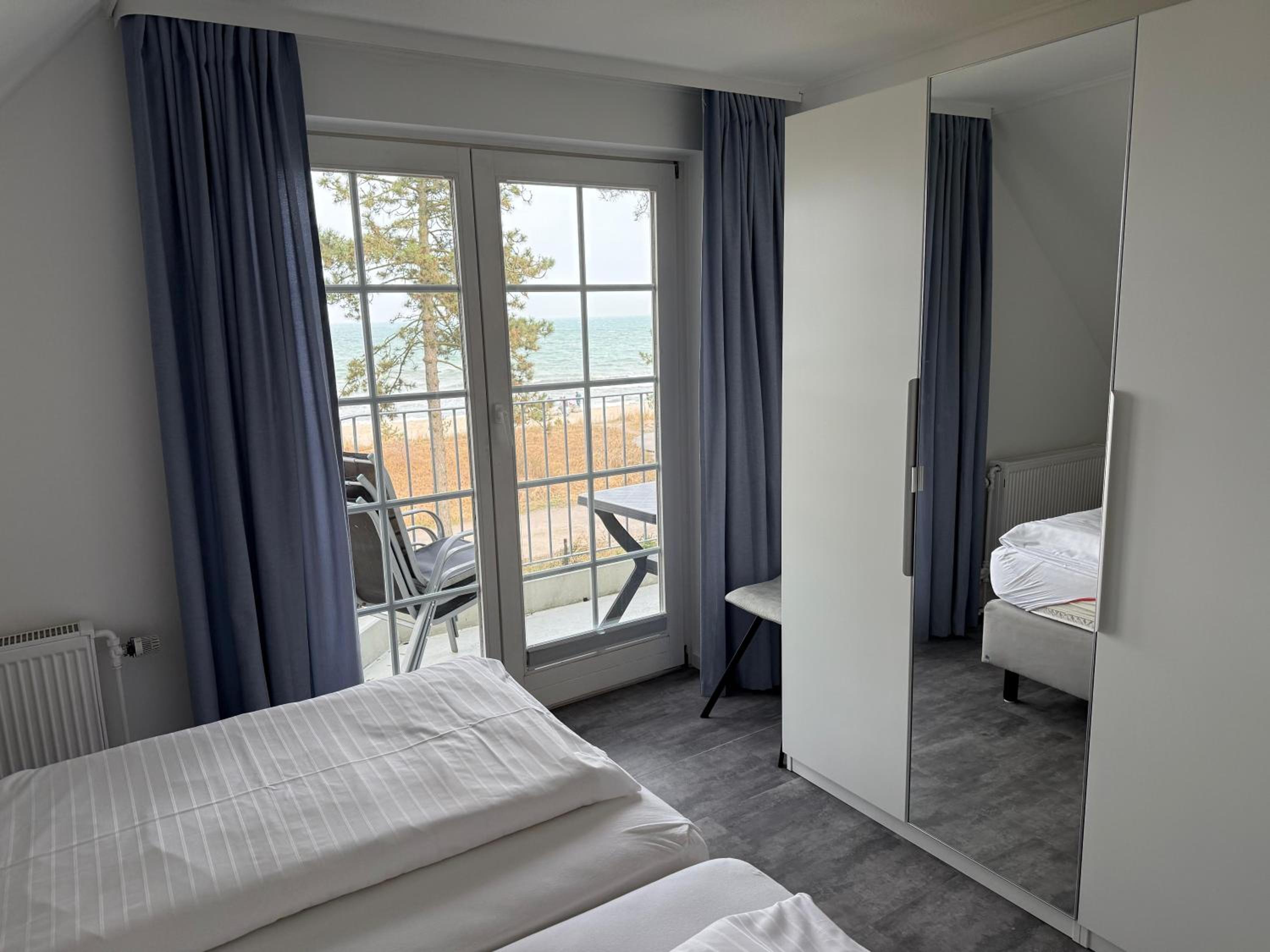 Two-Bedroom Apartment with Balcony photo 2