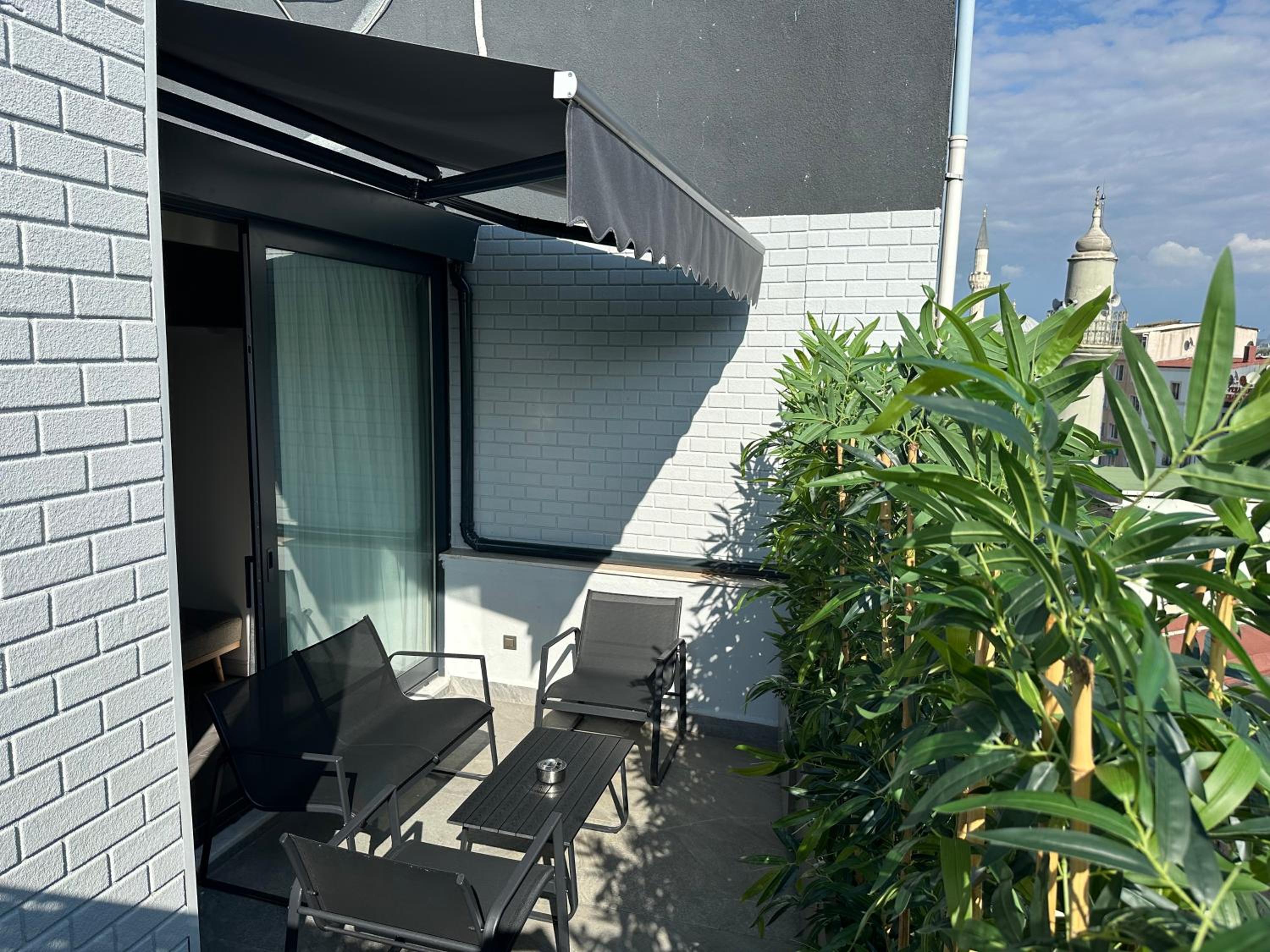 Deluxe Double Room with Balcony photo 1