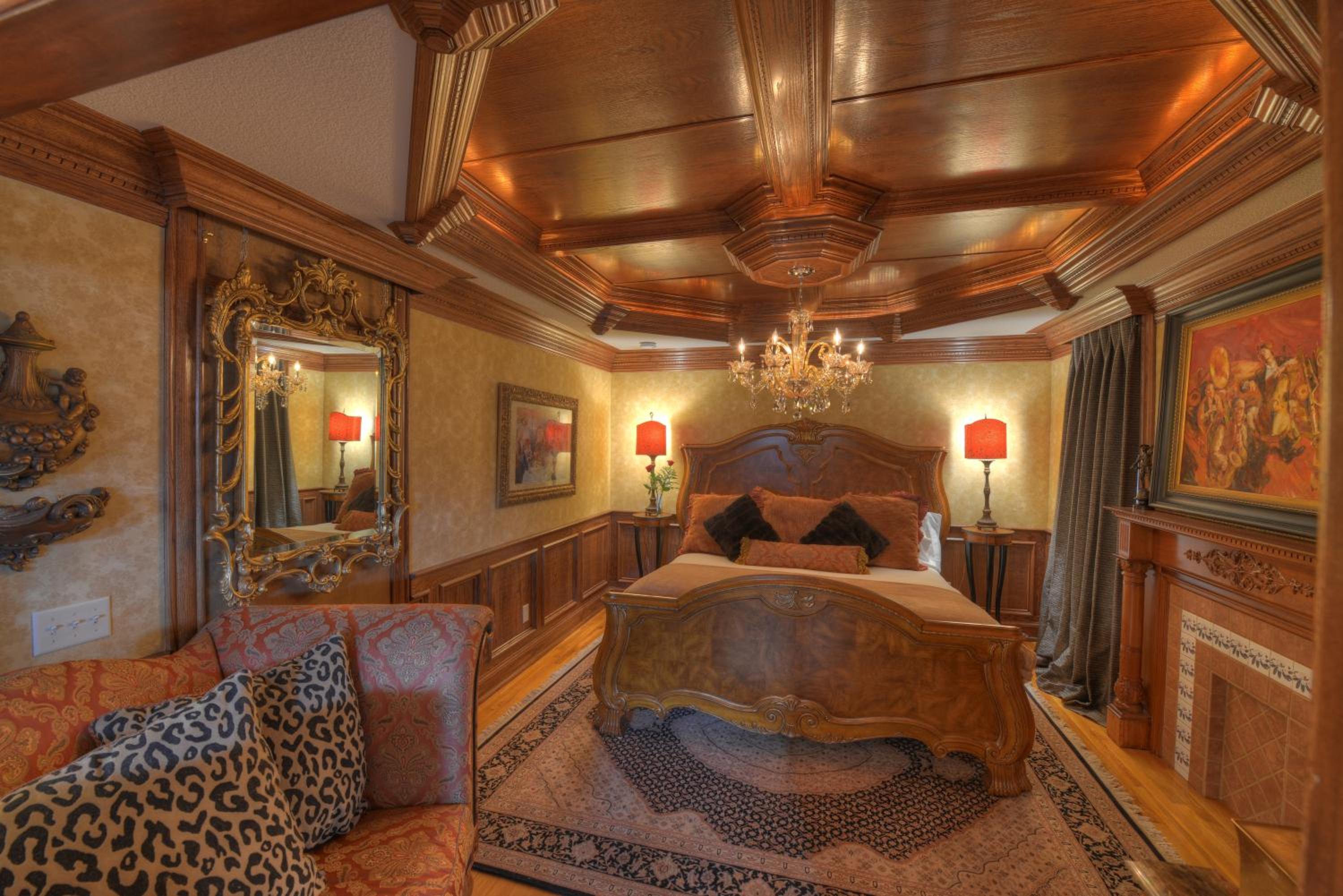 Deluxe King Suite with Spa Bath photo 1