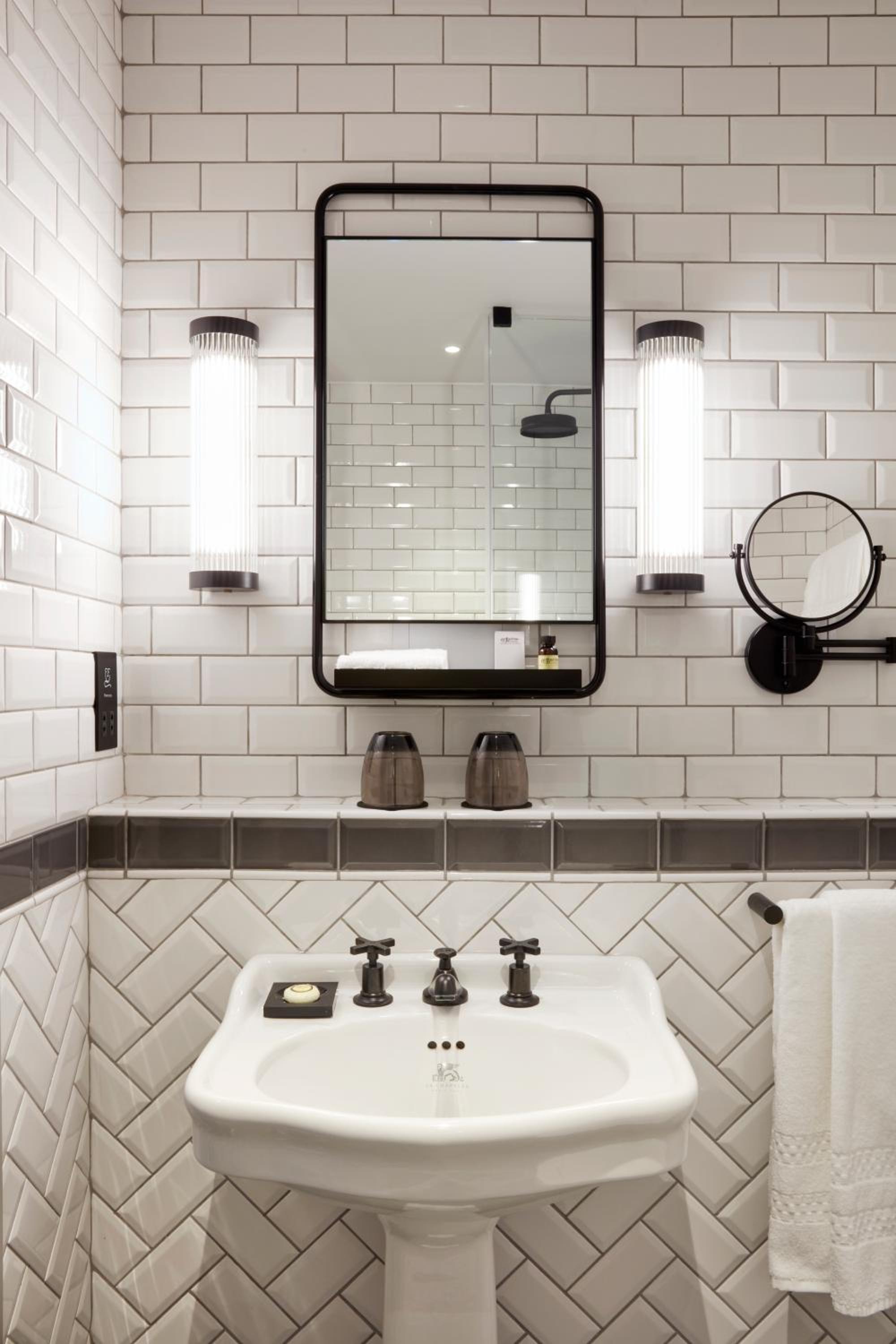 Superior Double Windowless photo 1