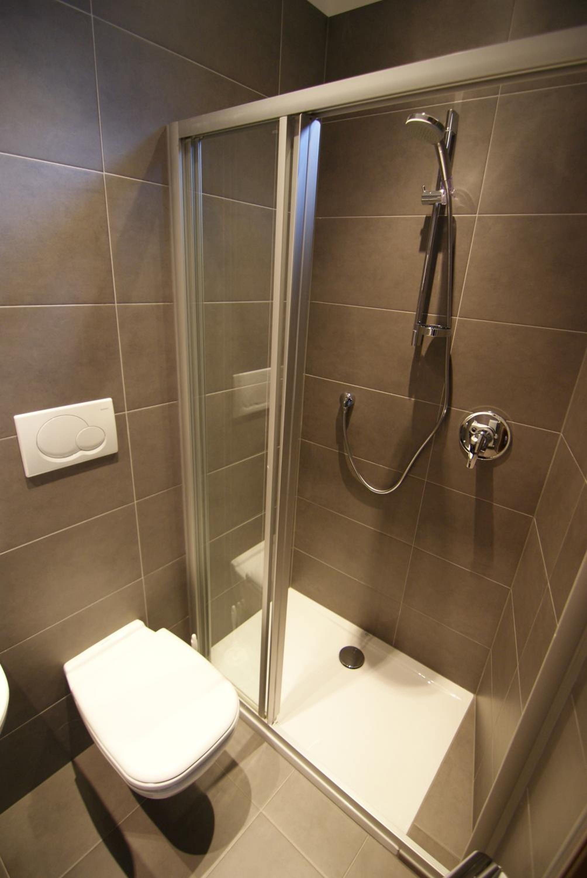 Double or Twin Room with Balcony and Garden View - Photo 9