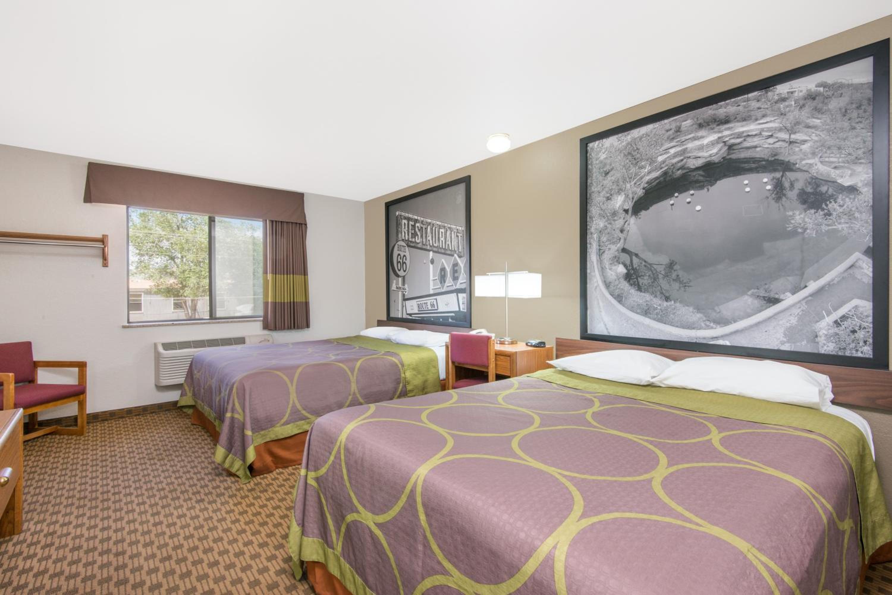 Queen Room with Two Queen Beds - Non-Smoking - Photo 1