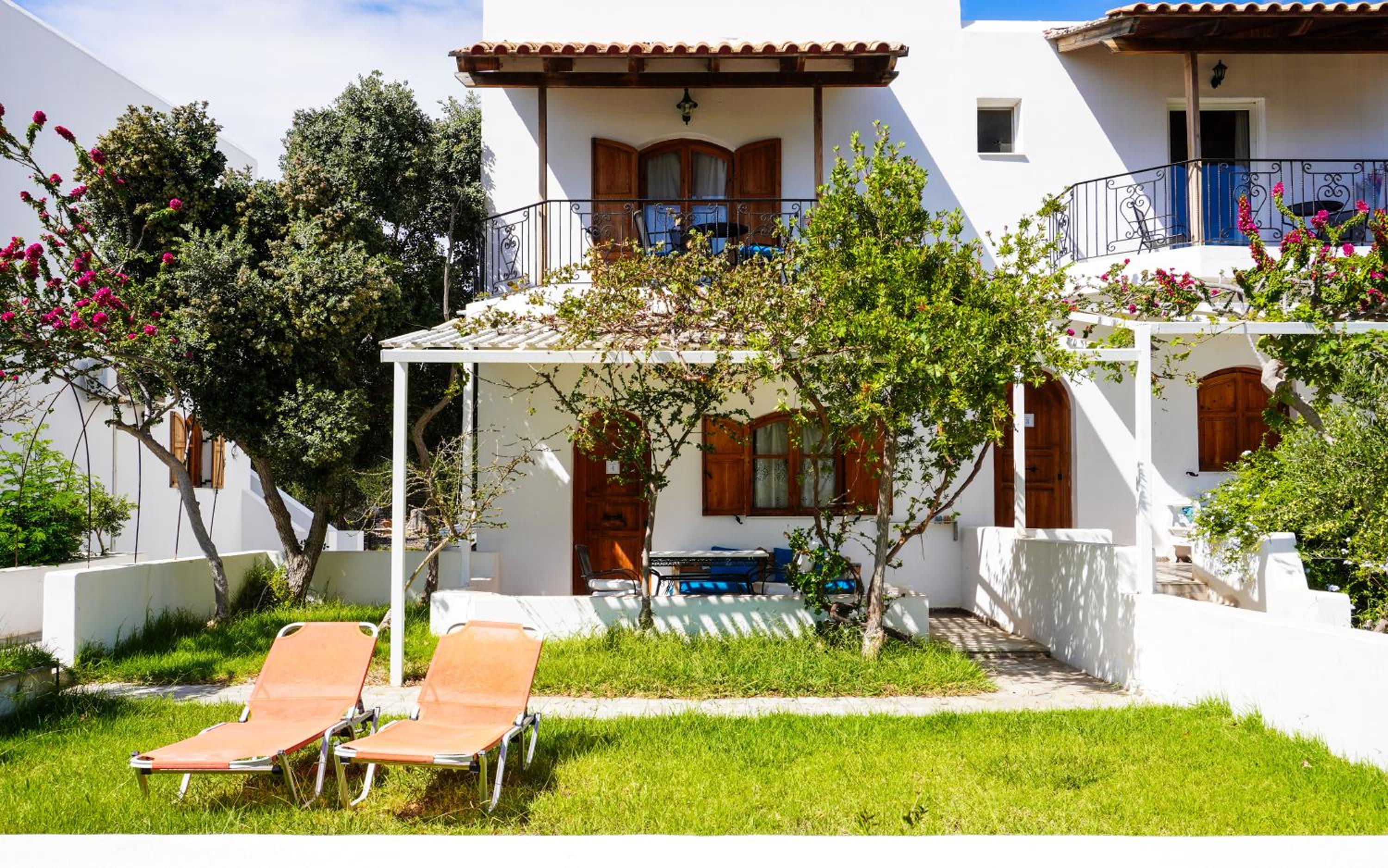 One-Bedroom Apartment with Garden