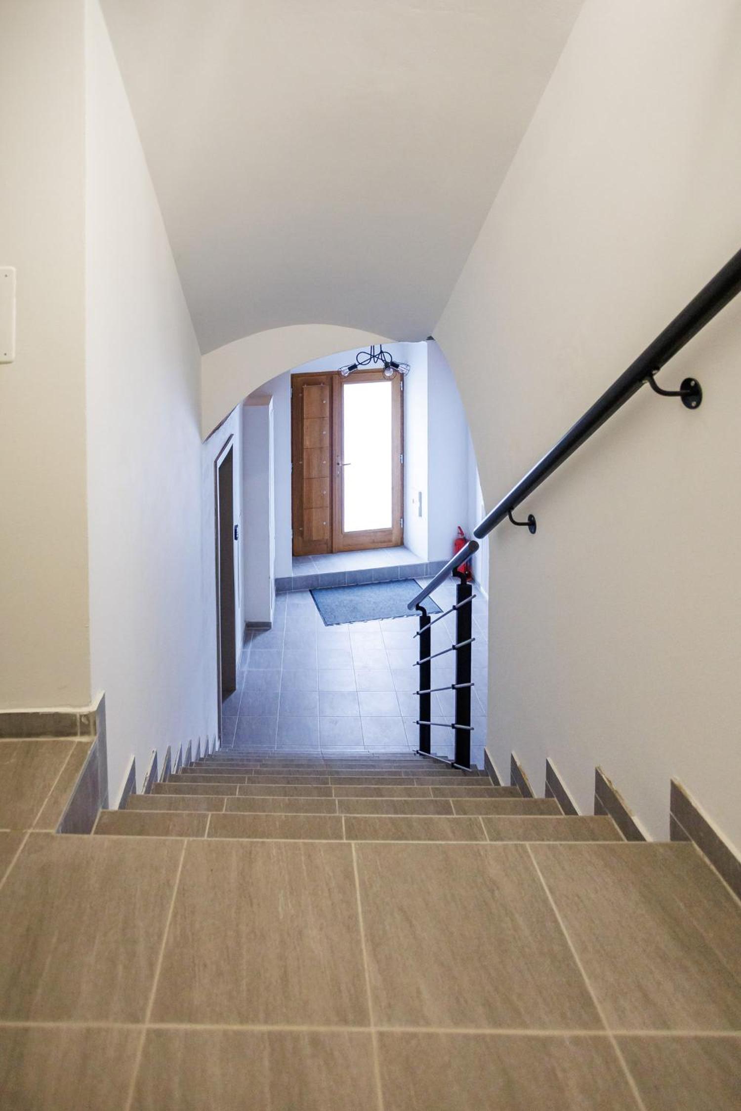 One-Bedroom Apartment - Annex photo 1