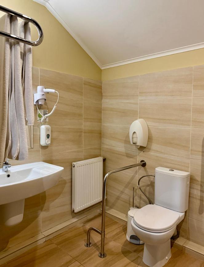 Double or Twin Room - Disability Access photo 2