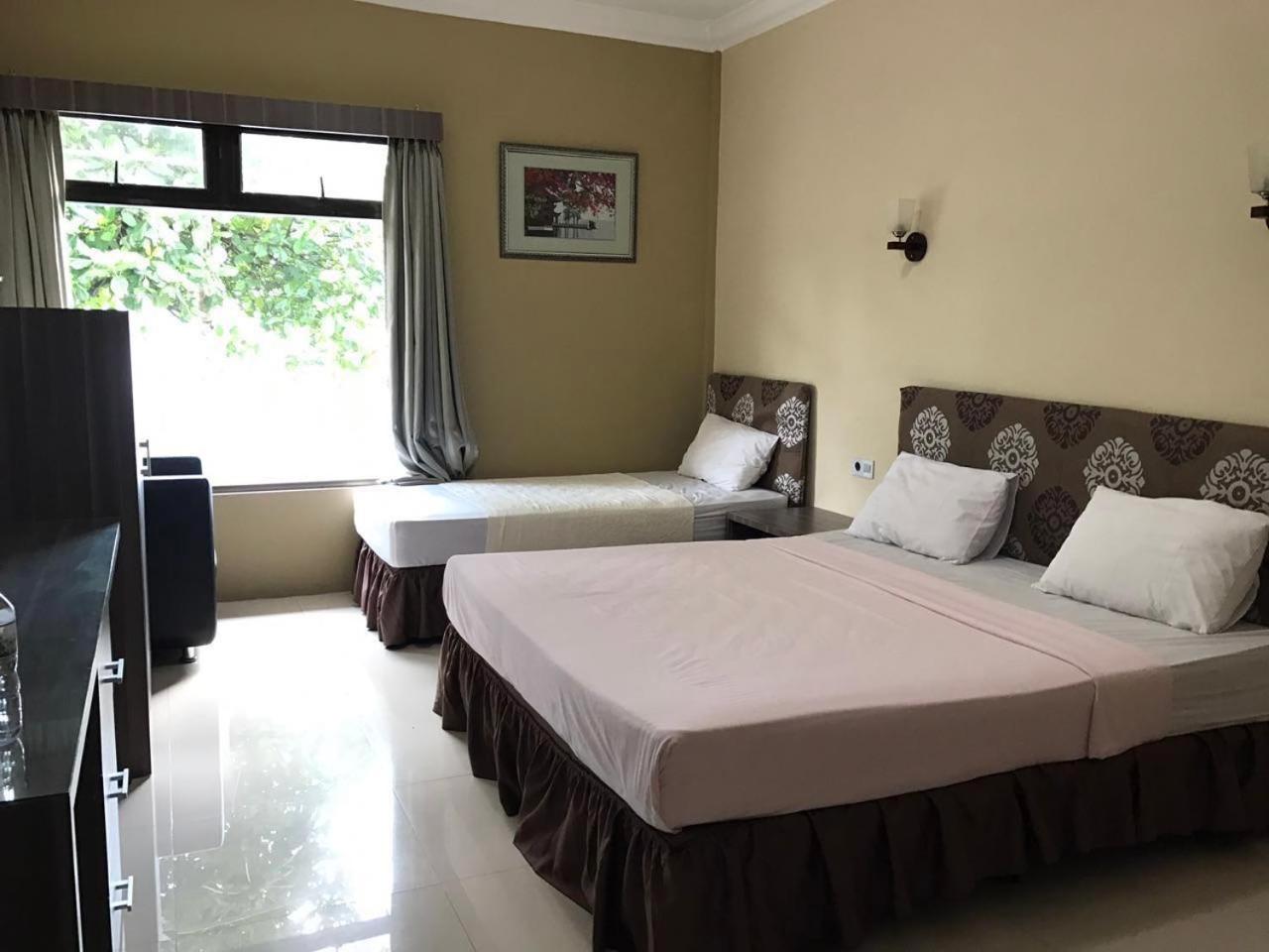  Deluxe Room (2 adults + 1 child) - Photo 2