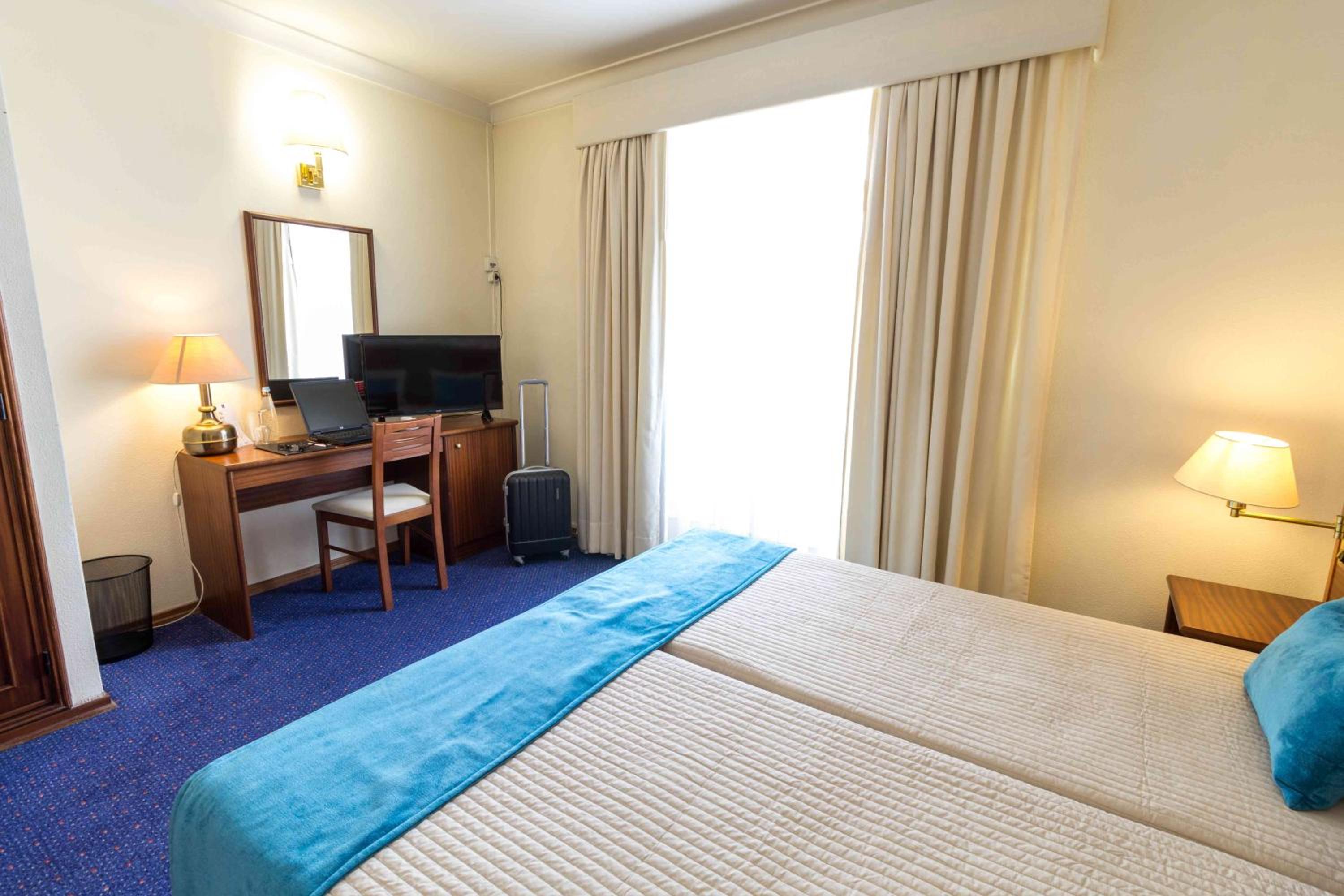 Twin Room - Photo 3