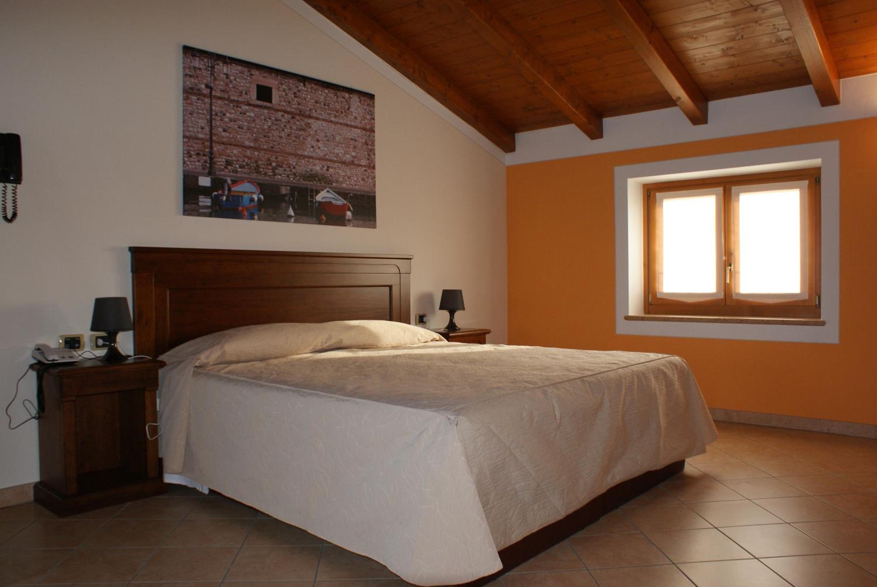 Double or Twin Room - Photo 7