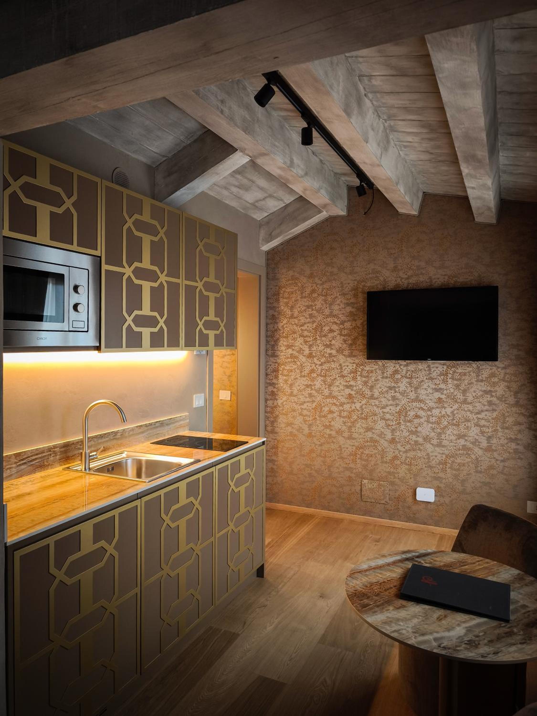 Deluxe Suite -Annex - Access by Stairs only