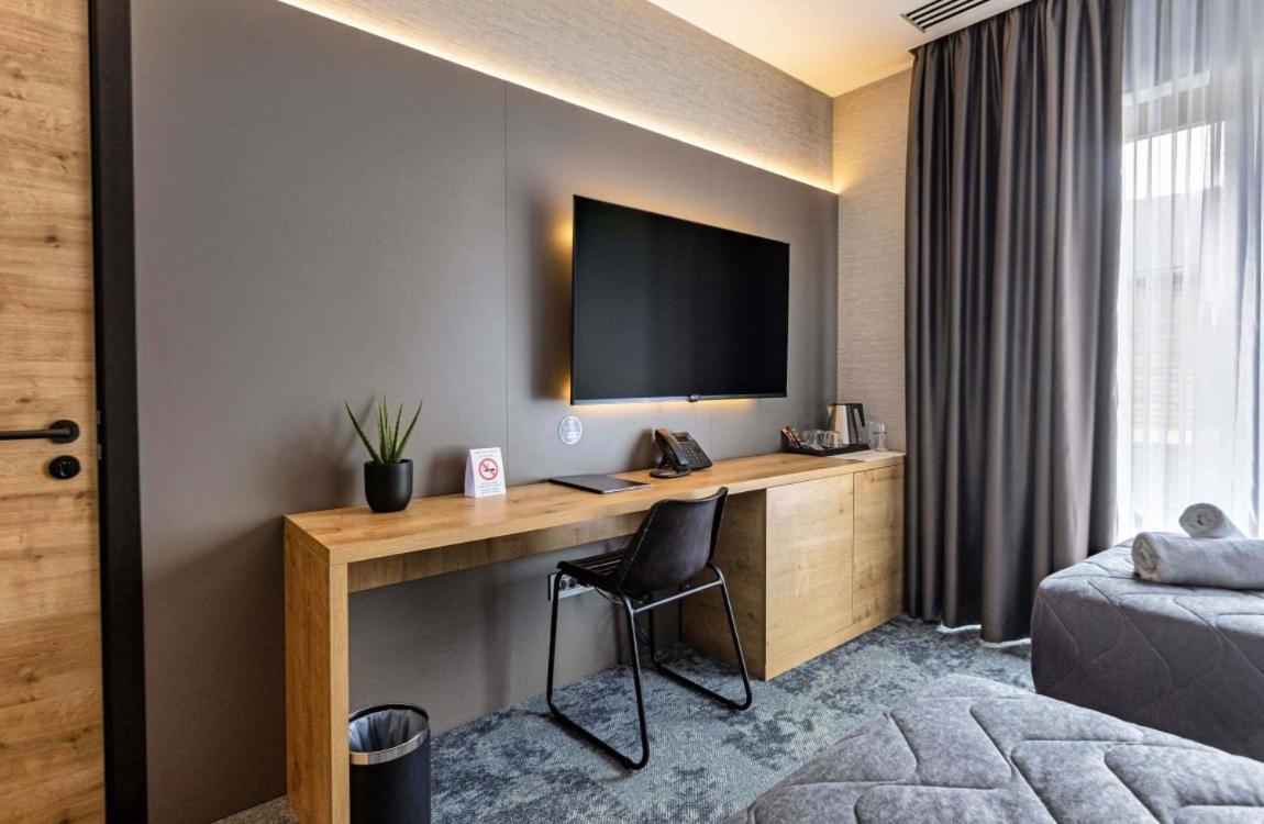 Double or Twin Room with Balcony photo 2