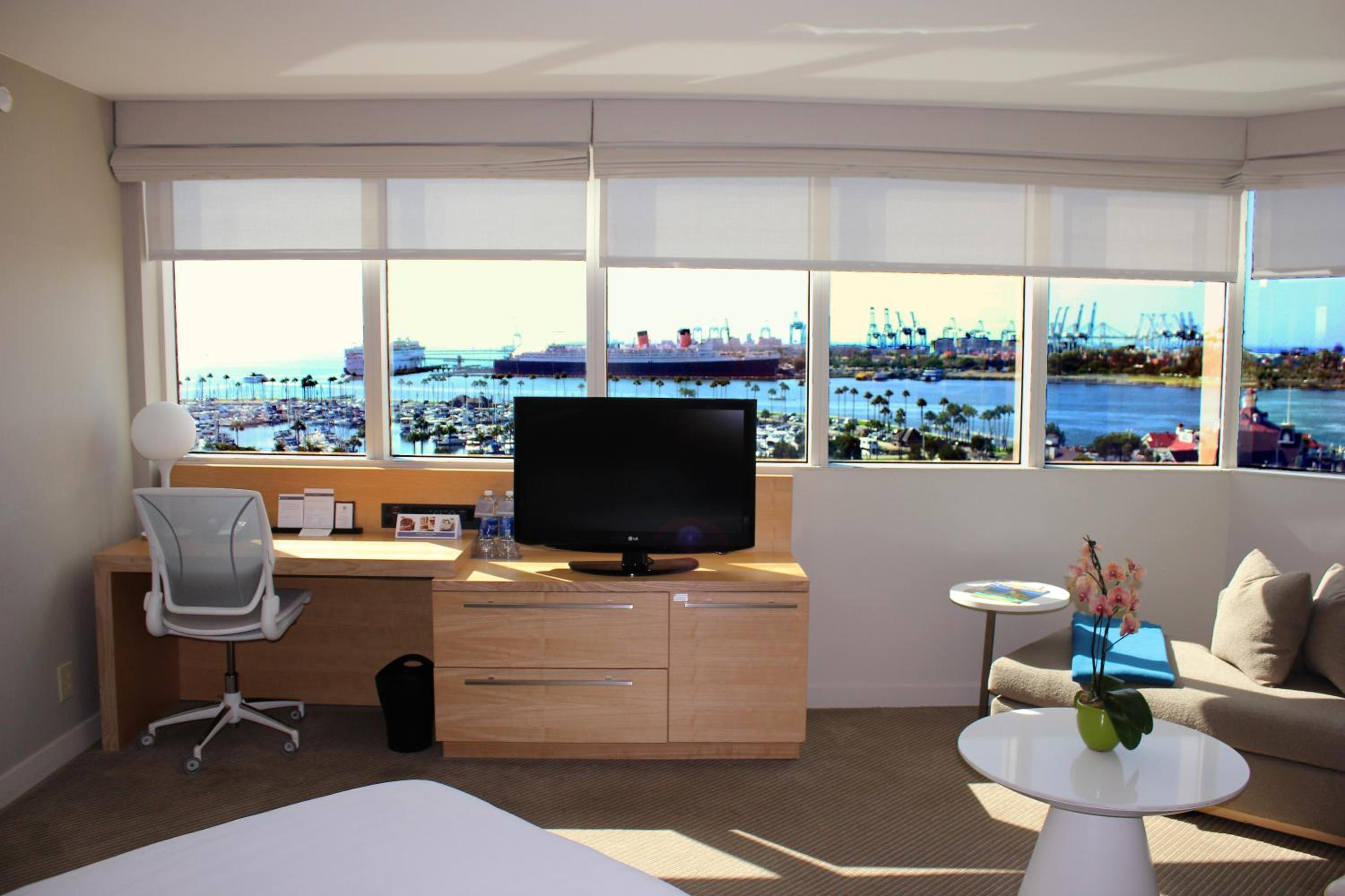 Corner King Room with Harbor View - Photo 4