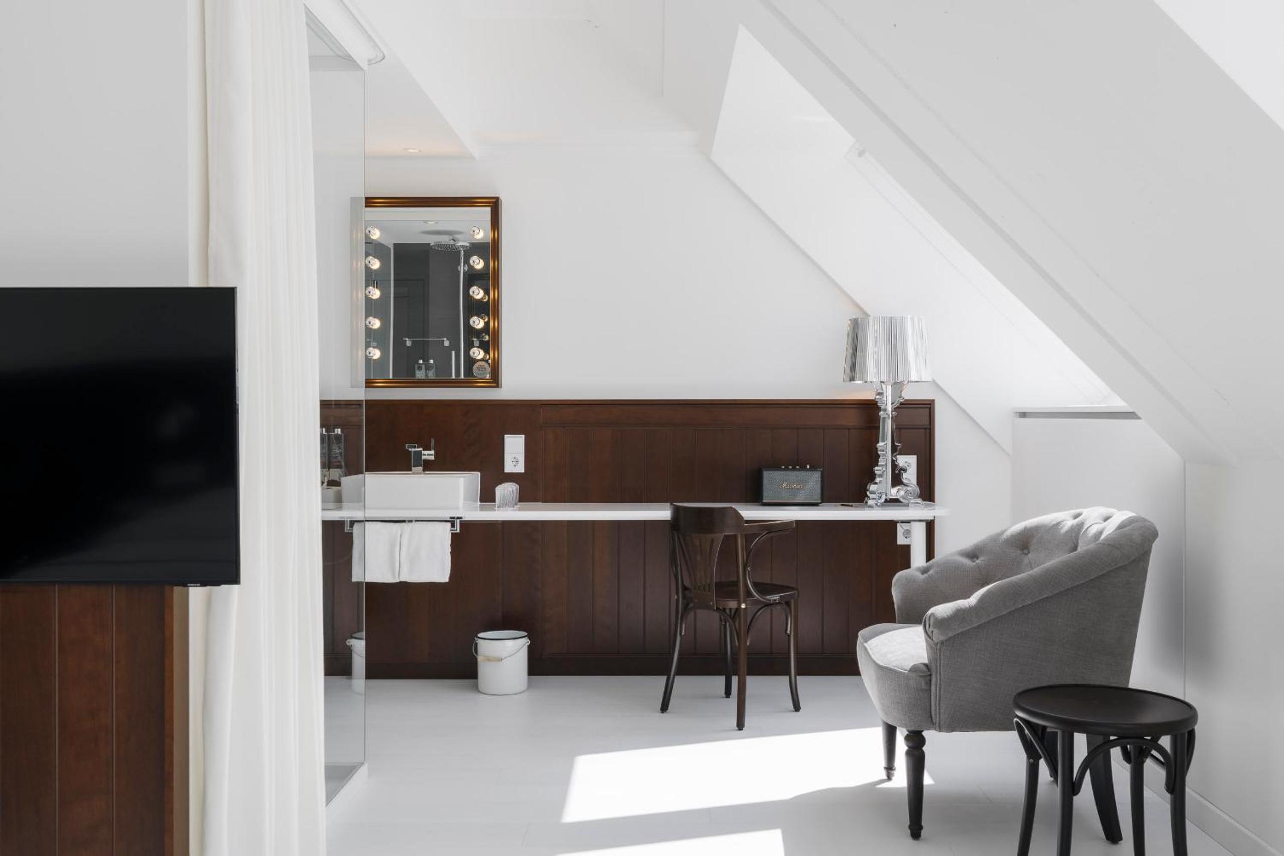 Loft Room photo 3