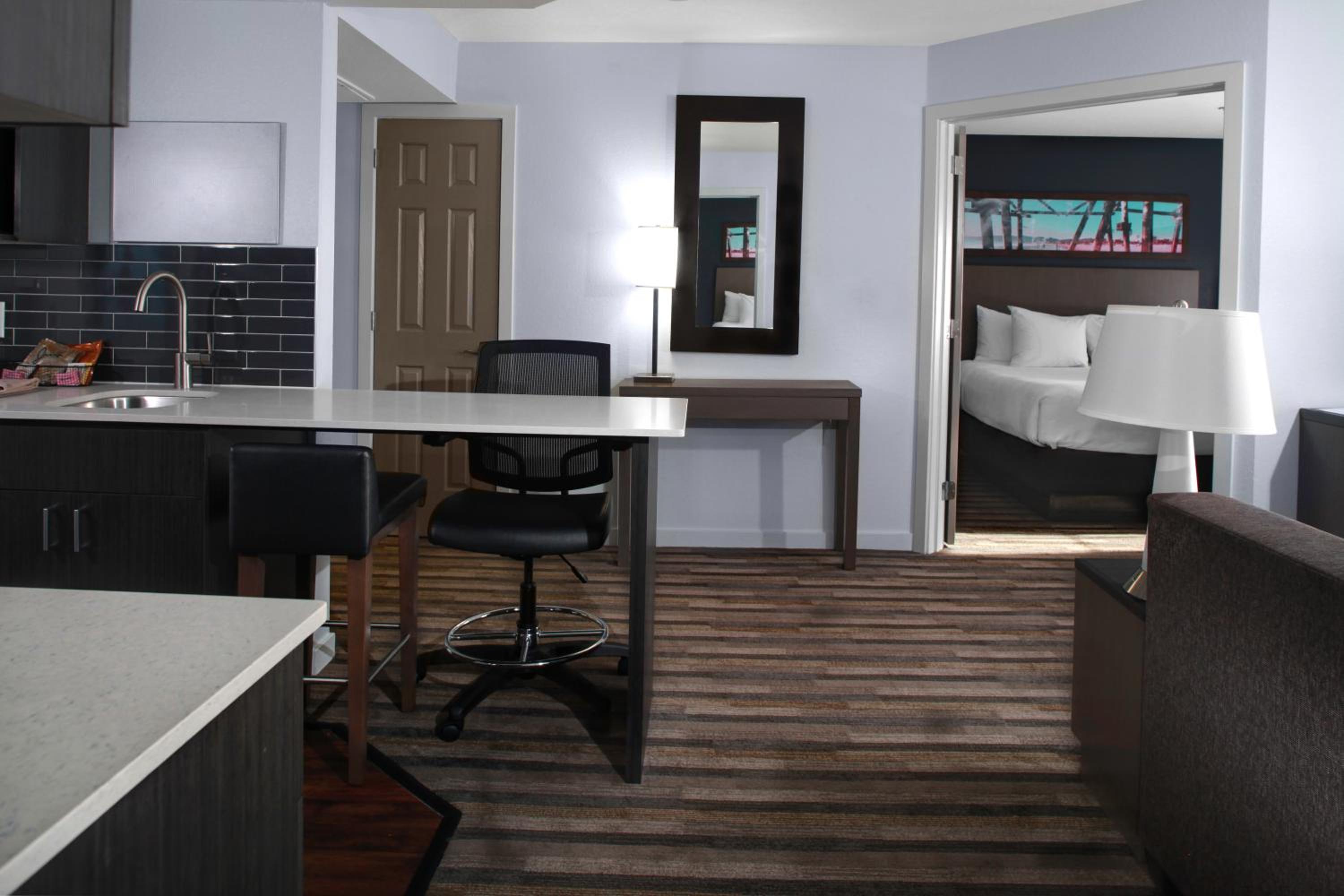 One-Bedroom King Suite - Photo 4