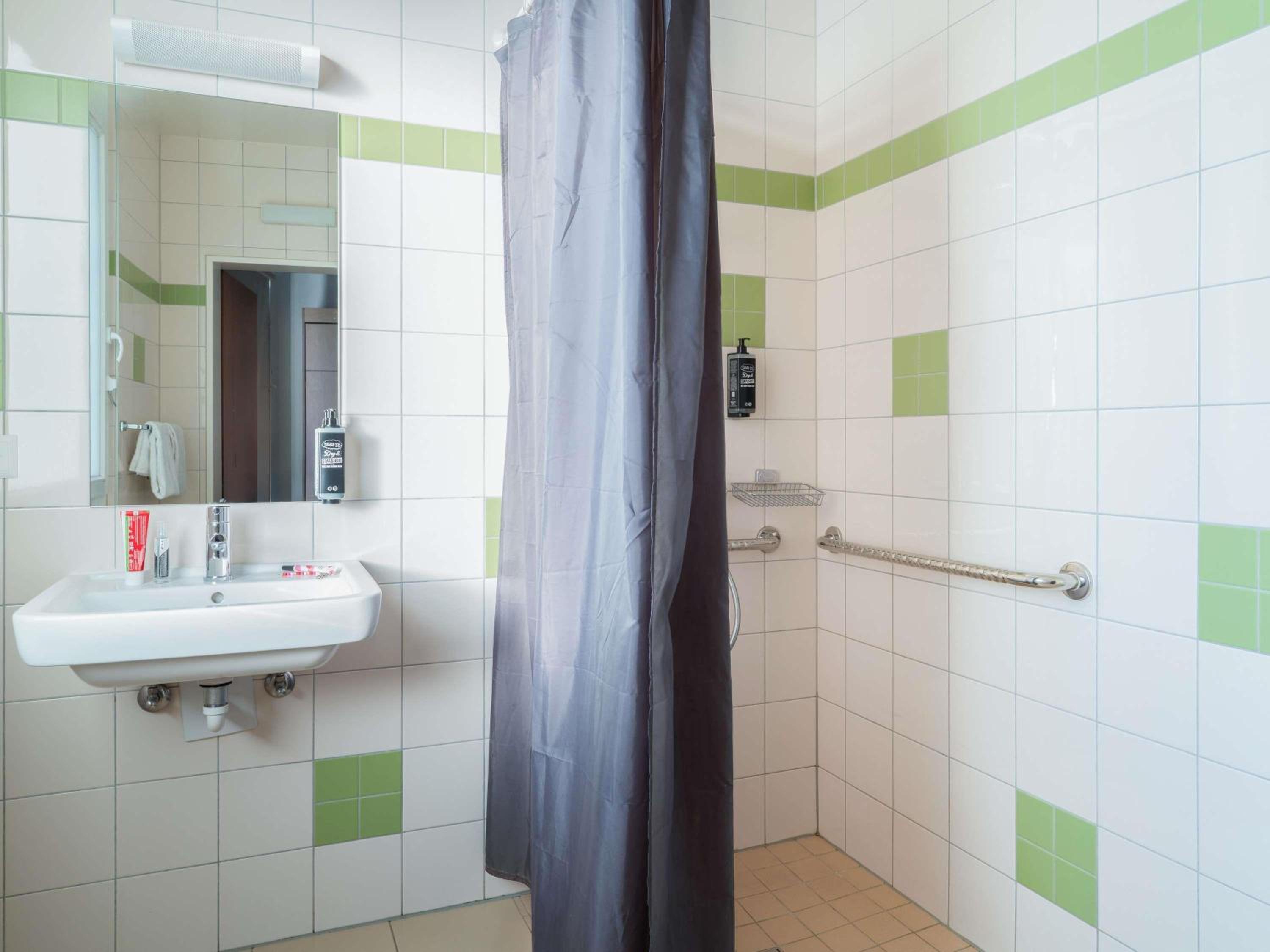 Standard Double Room - Disability Access photo 2
