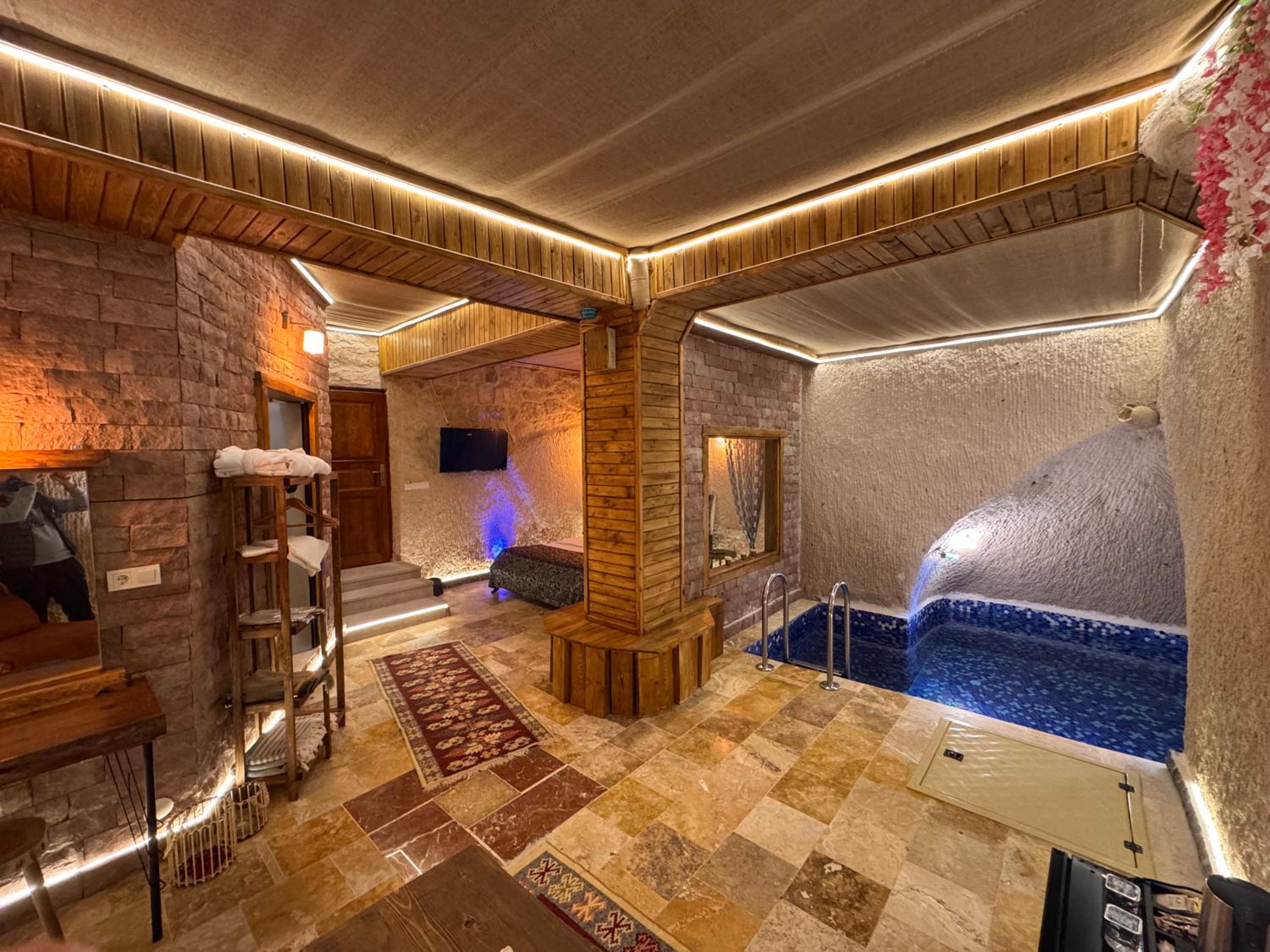 Suite with Private Pool photo 1