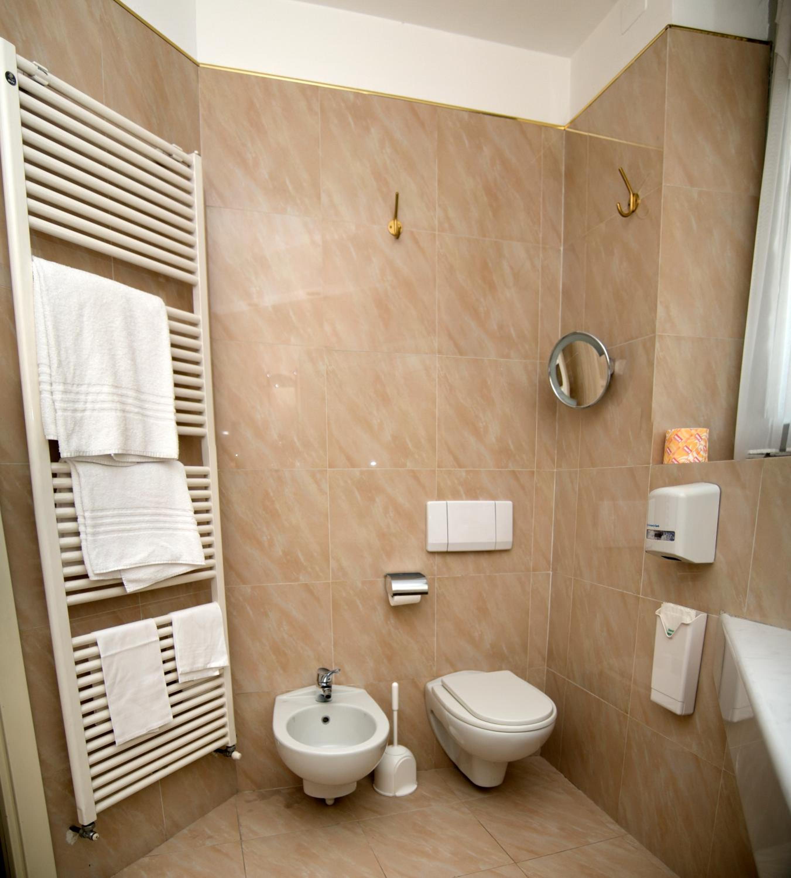 Double or Twin Room - Photo 6