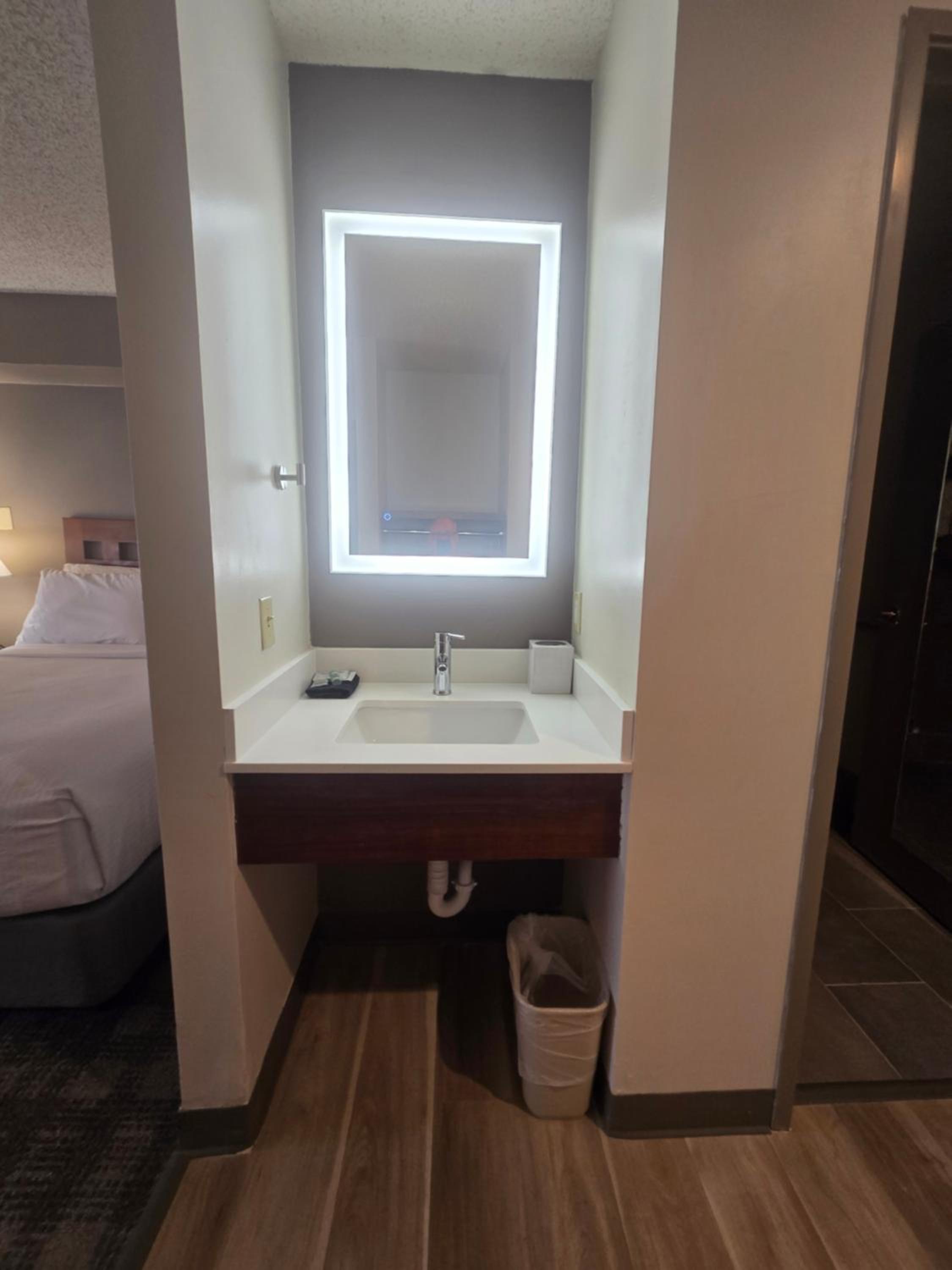 Queen Room with Two Queen Beds and Roll-In Shower - Disability Access - Photo 3