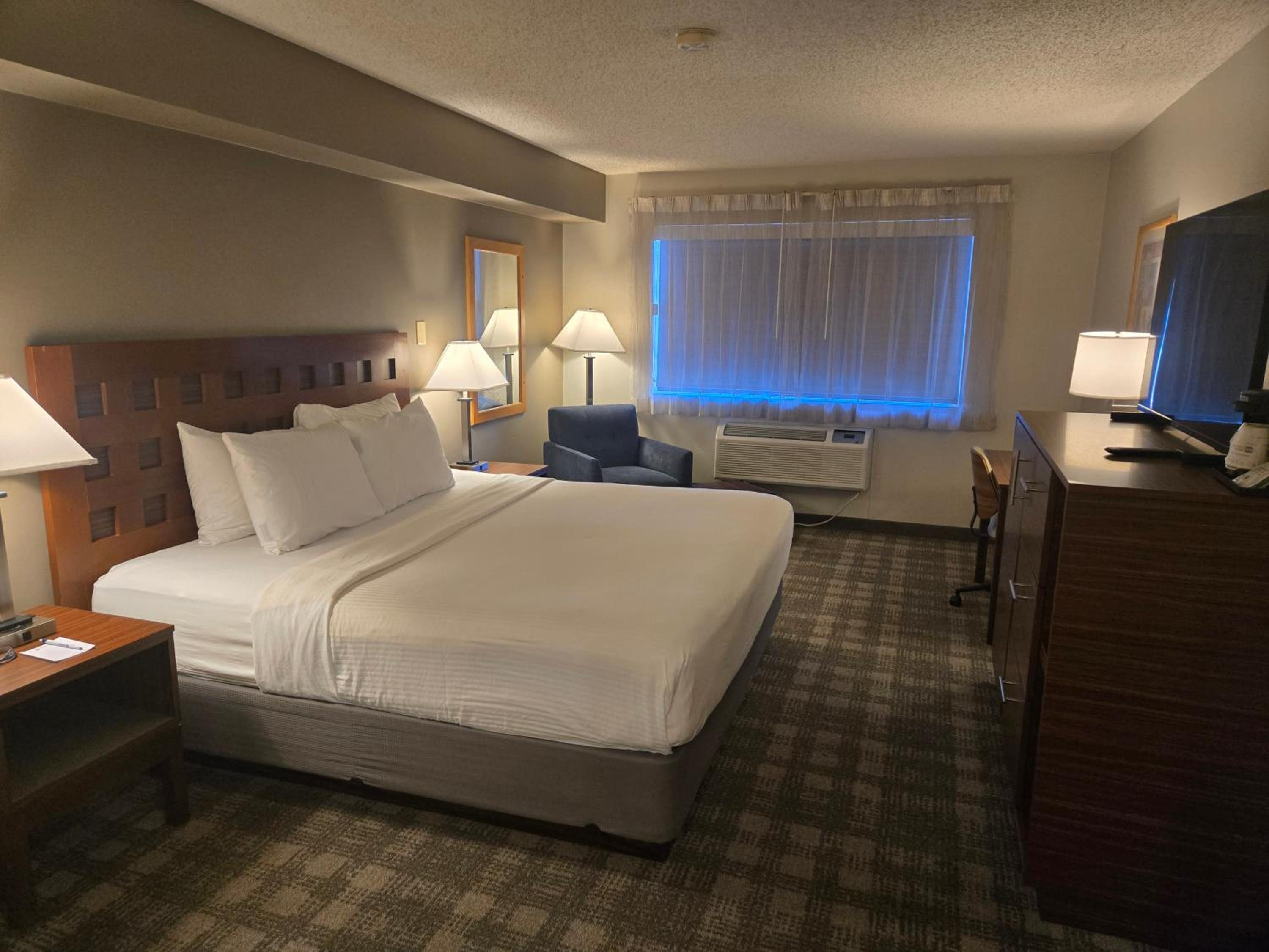 King Room - Non-Smoking - Photo 2