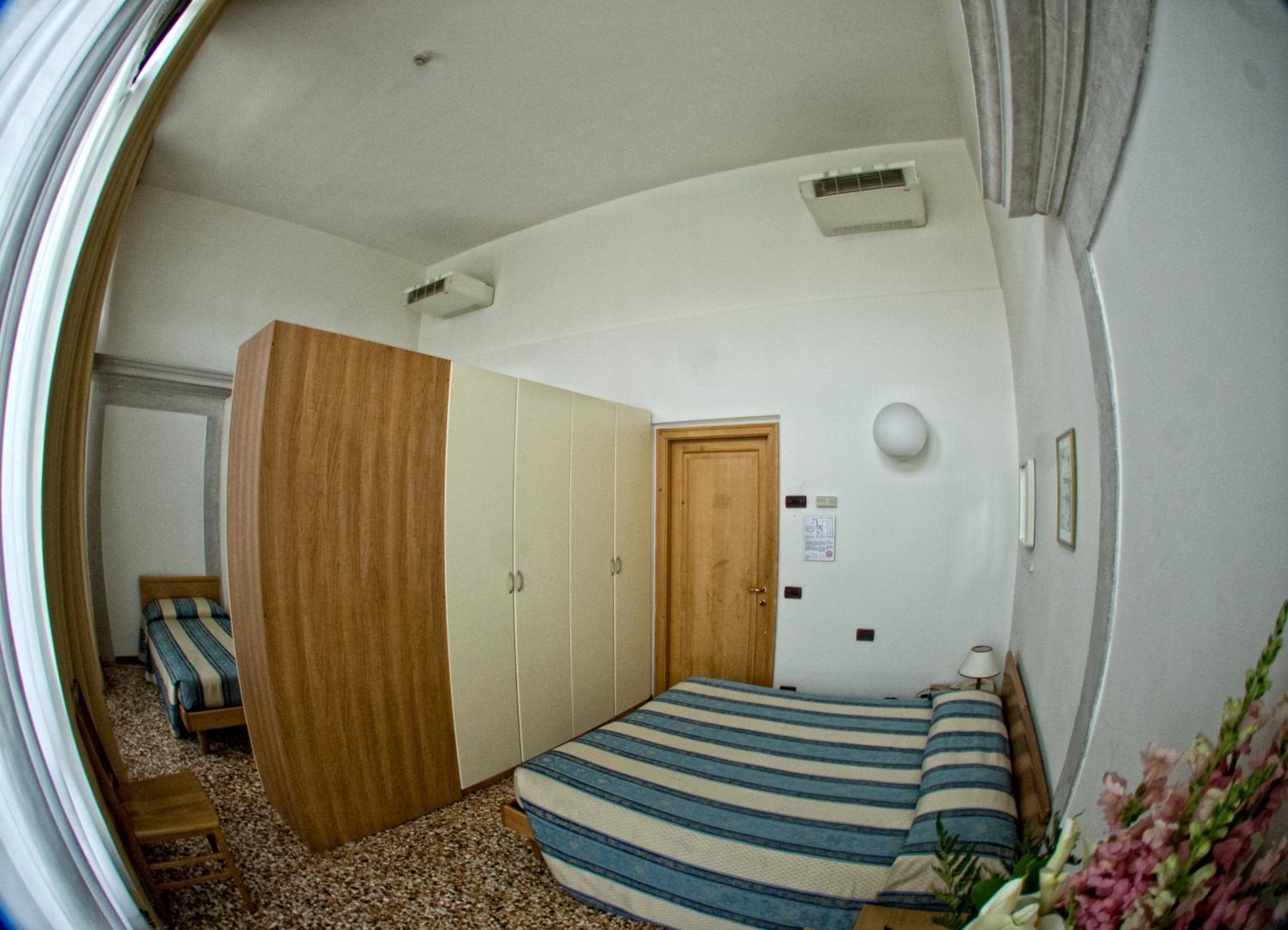 Quadruple Room with Shared Bathroom photo 1