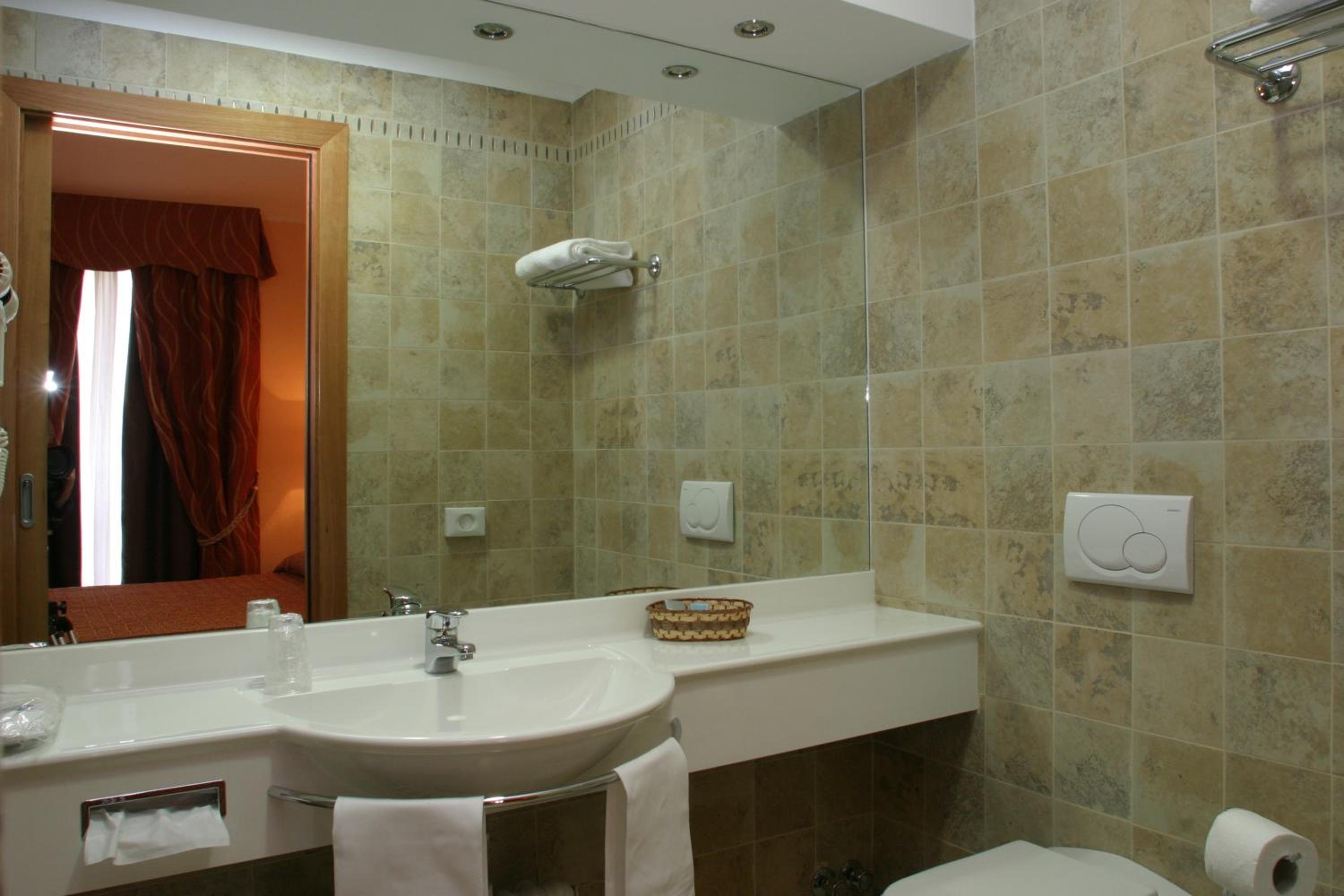 Double Room (1 Adult) - Photo 3