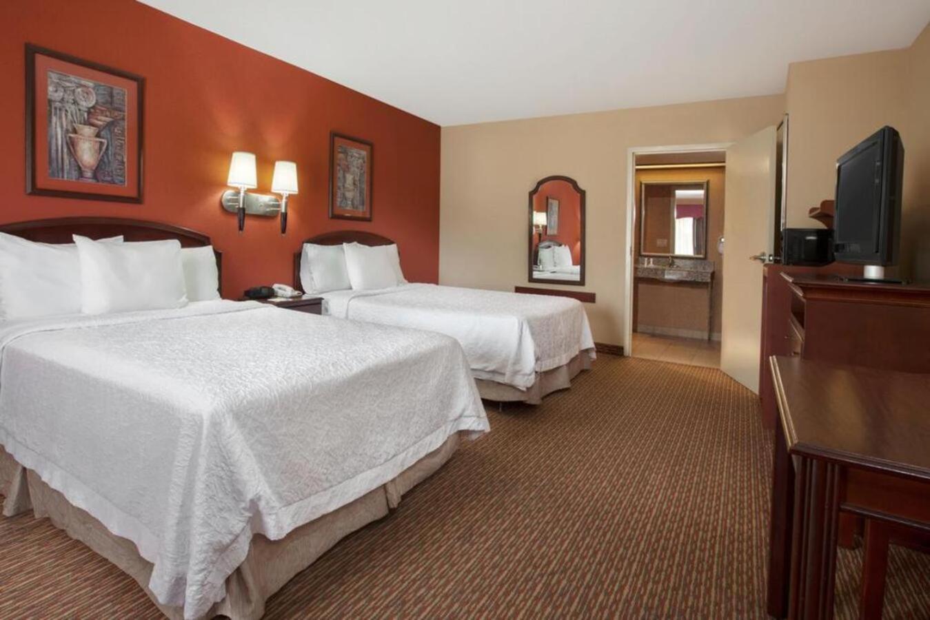 Queen Room with Two Queen Beds - Mobility Access/Non-Smoking - Photo 1