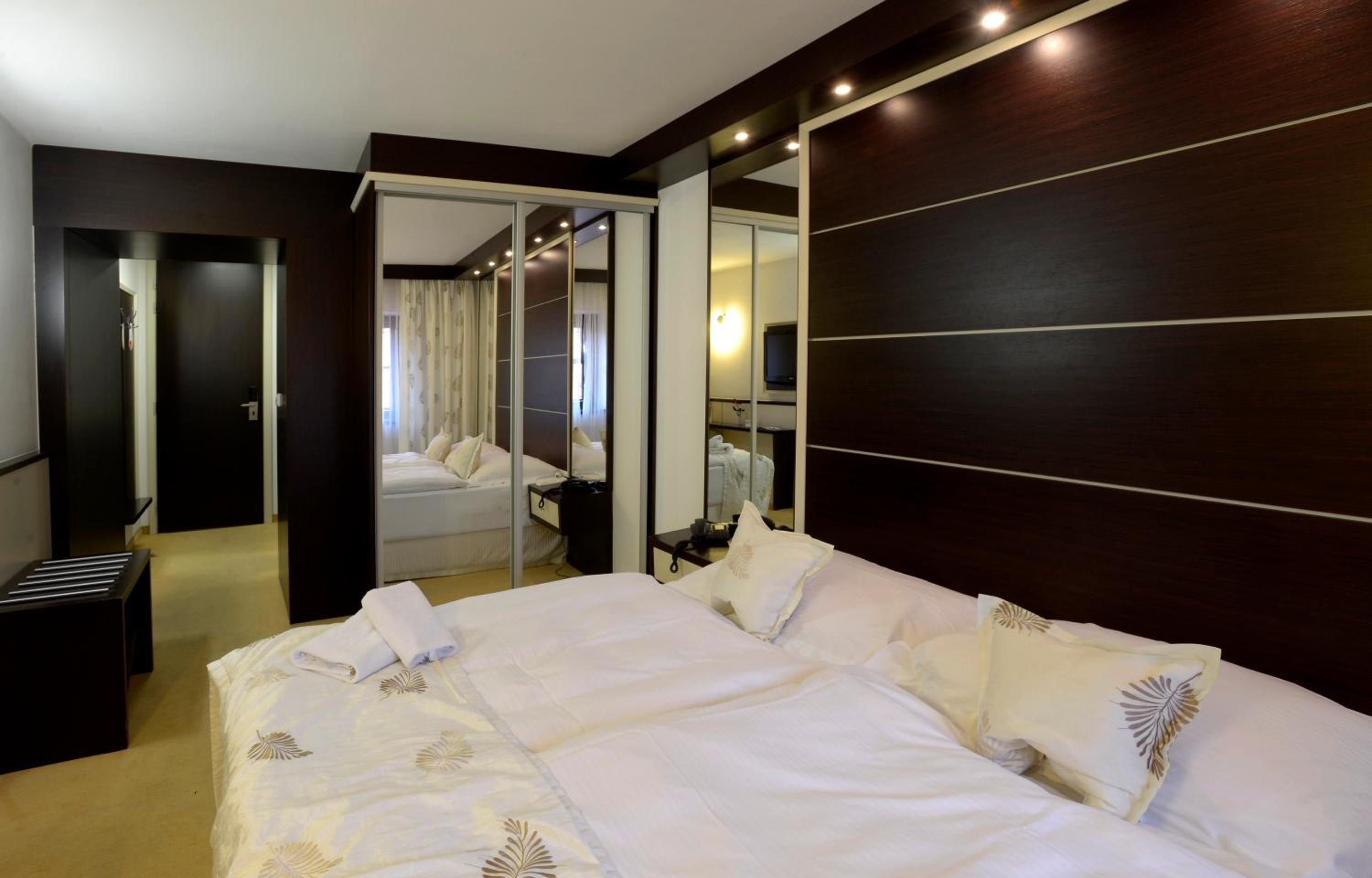 Double Room - Photo 5