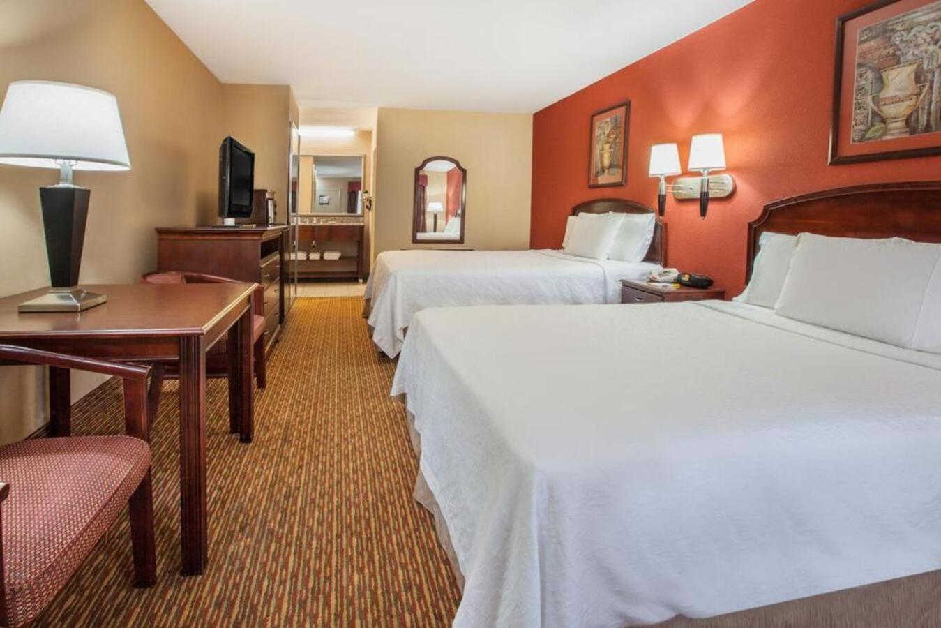 Queen Room with Two Queen Beds - Mobility Access/Non-Smoking - Photo 2