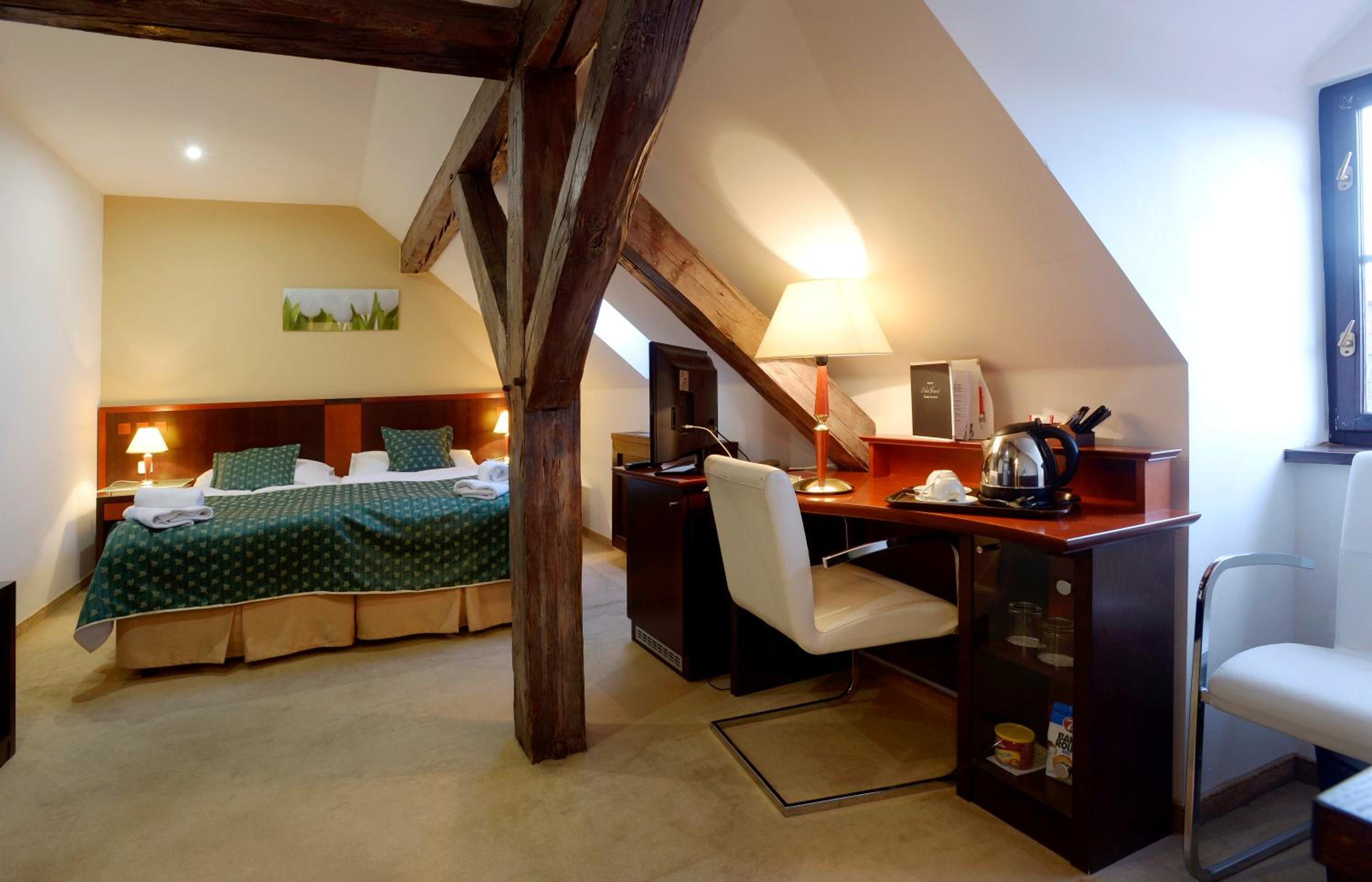 Deluxe Double Room - Photo 12
