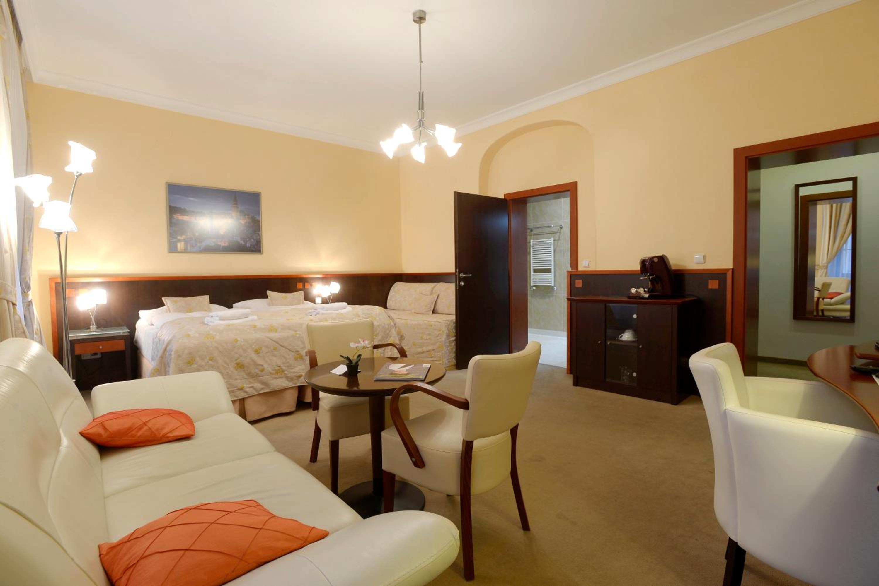 Triple Room - Photo 6