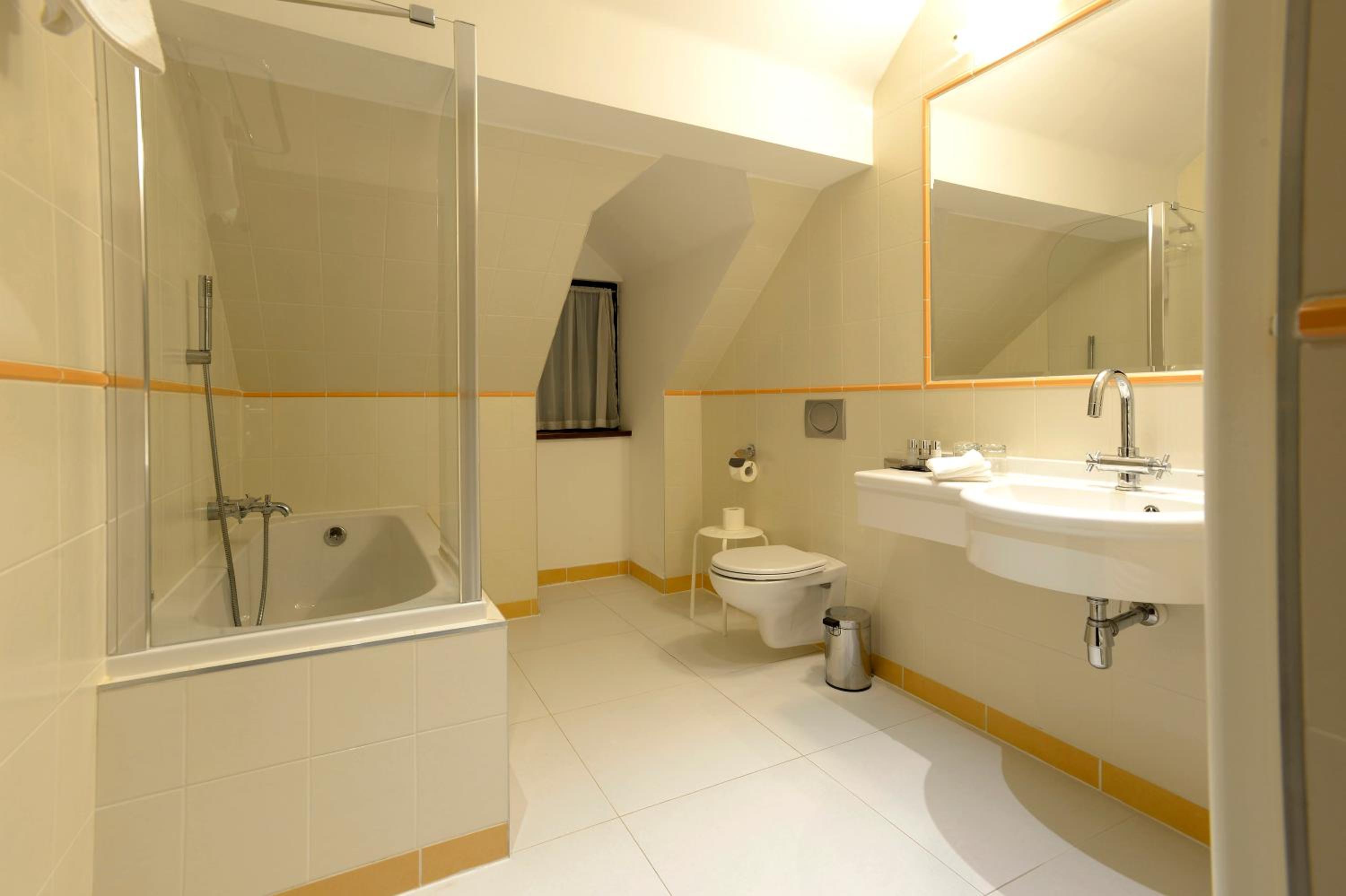 Deluxe Double Room - Photo 13