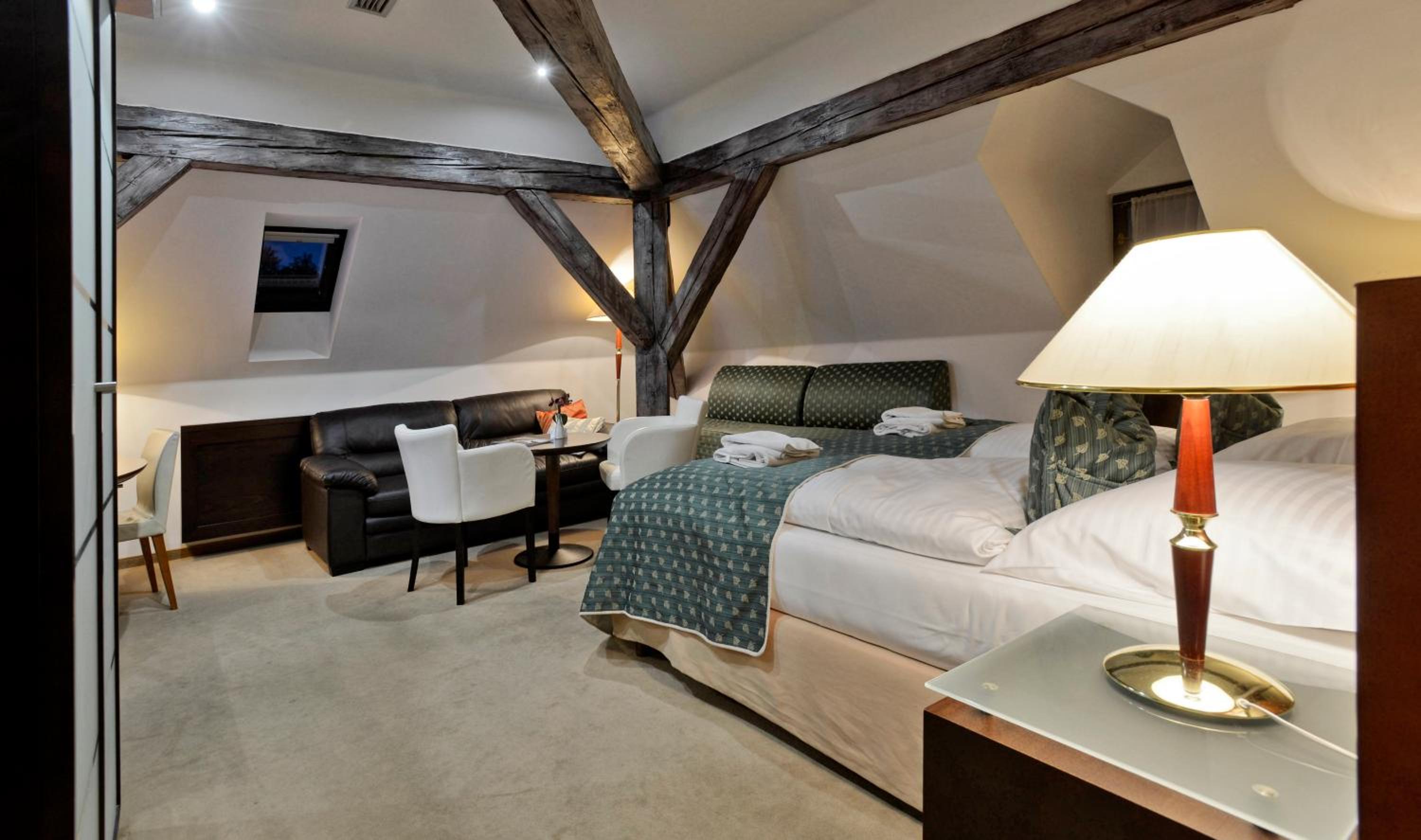 Deluxe Double Room - Photo 11