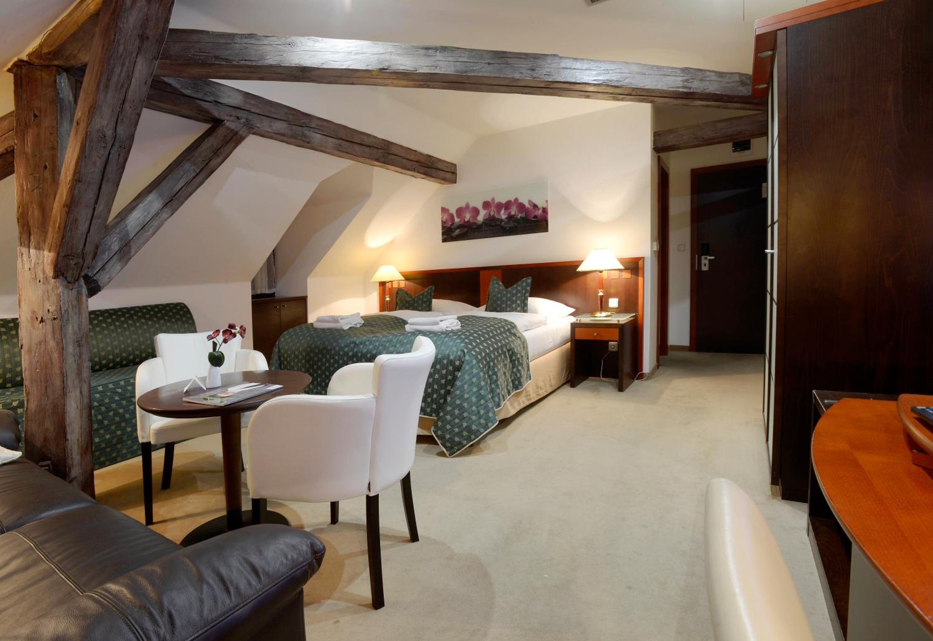 Deluxe Double Room - Photo 9