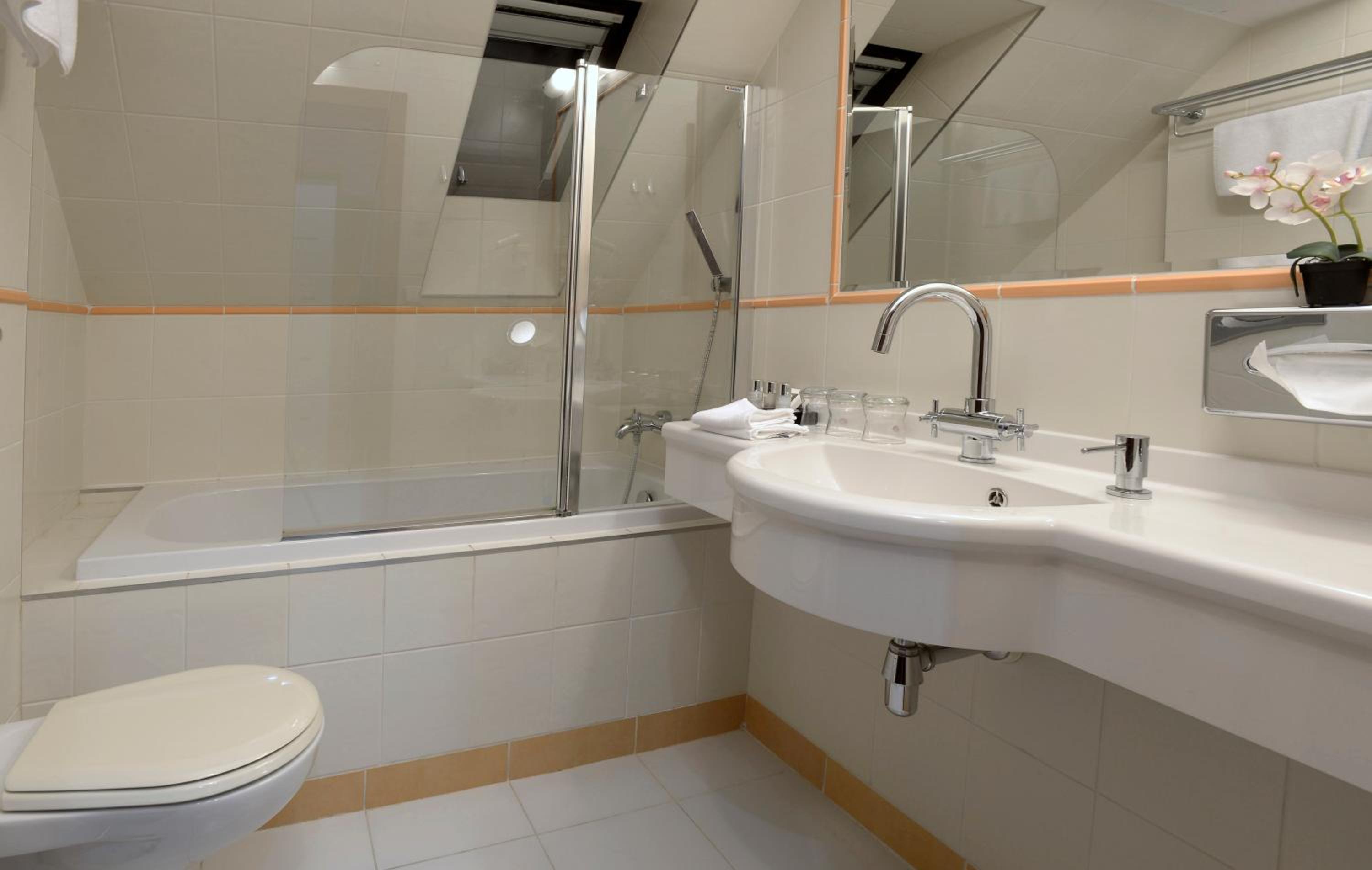 Deluxe Double Room - Photo 19