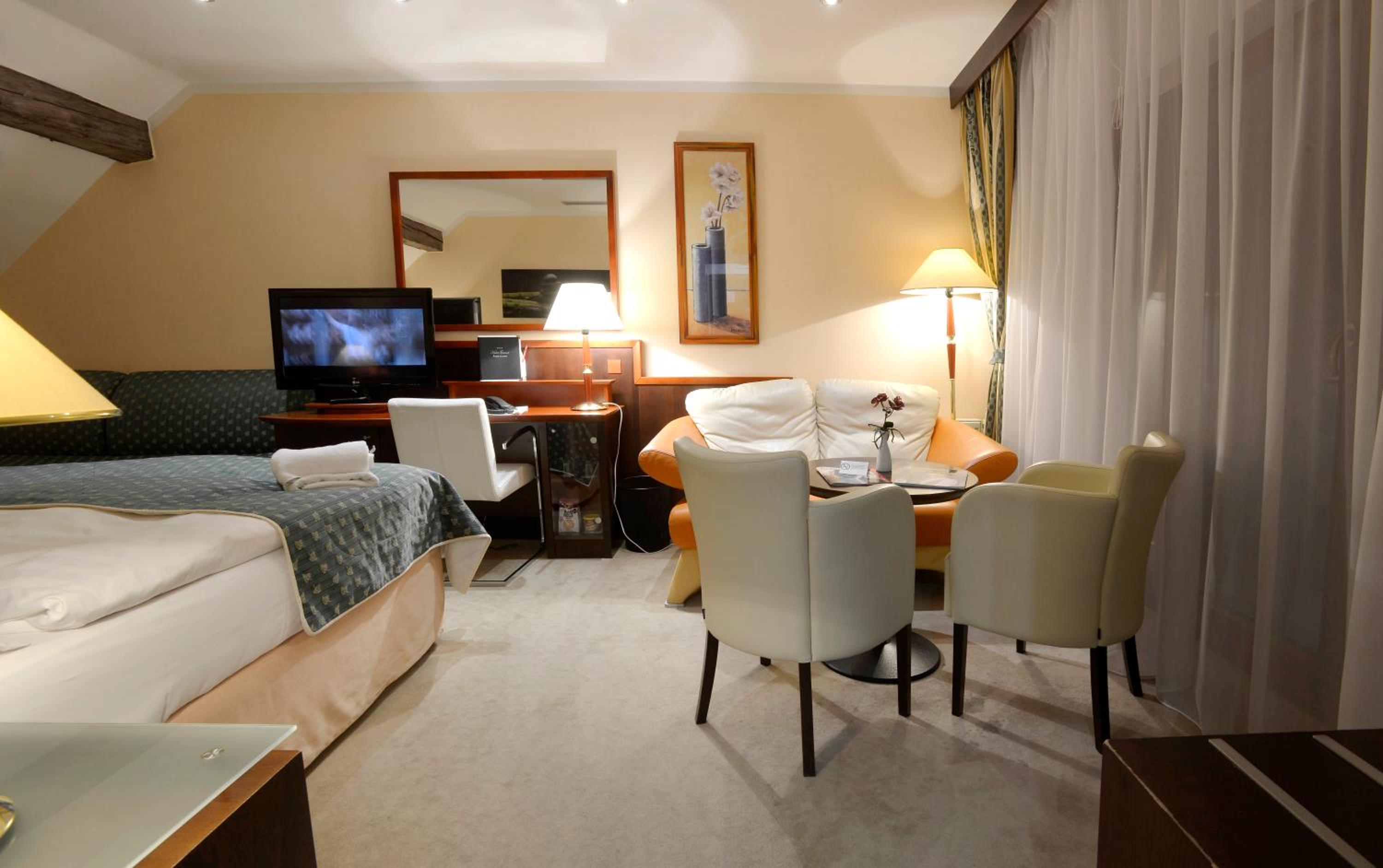 Deluxe Double Room - Photo 16