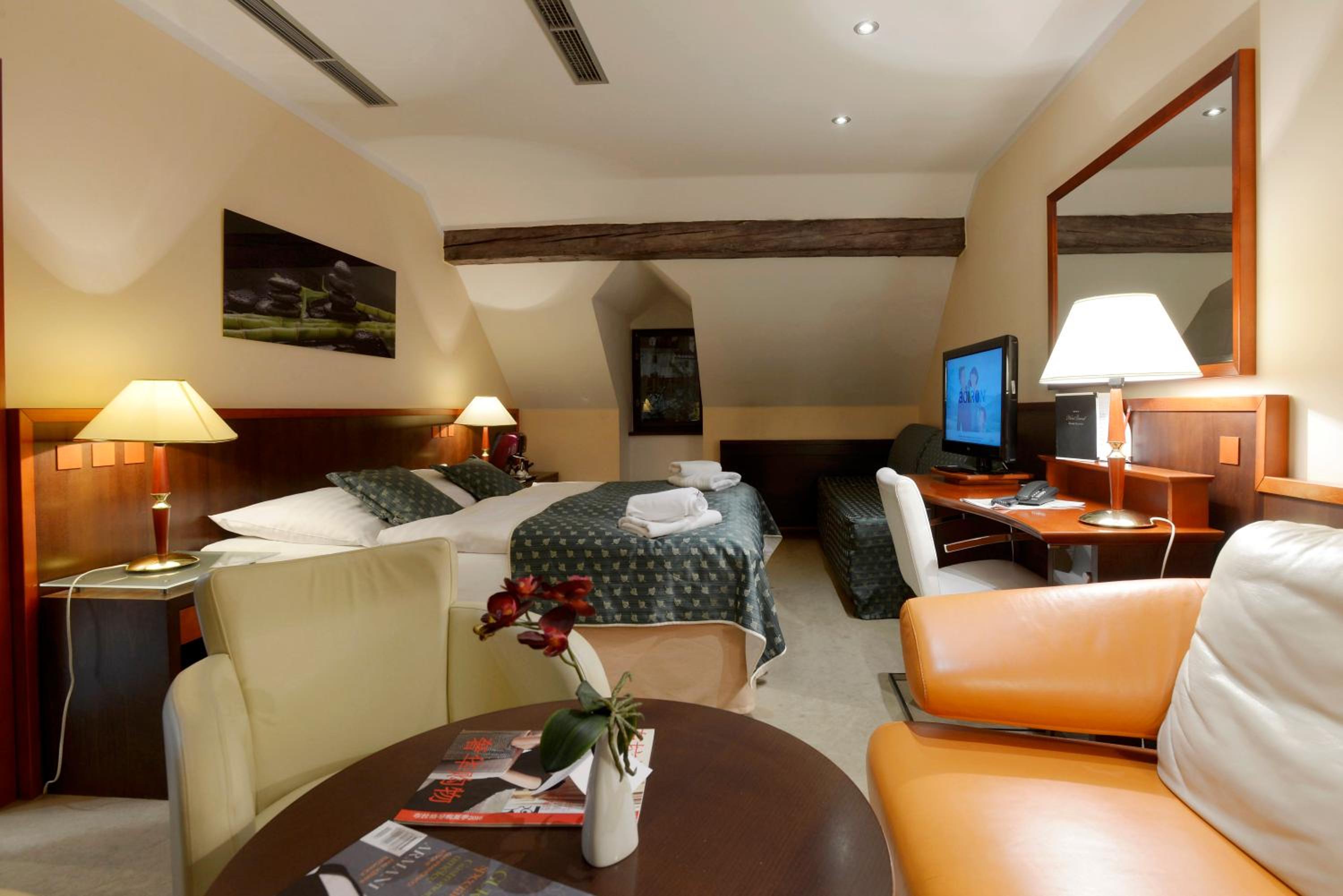 Deluxe Double Room - Photo 23