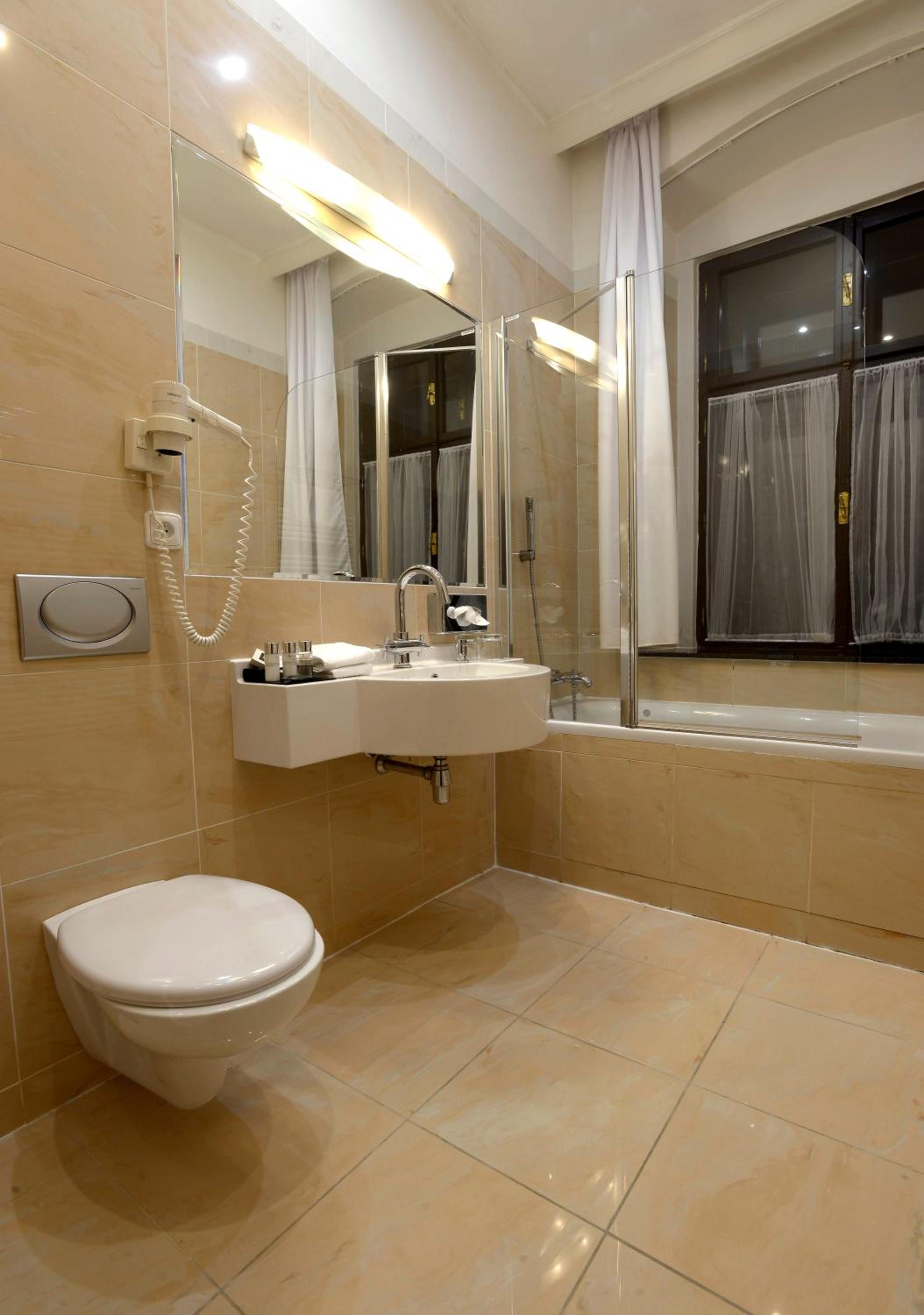 Double Room - Photo 2