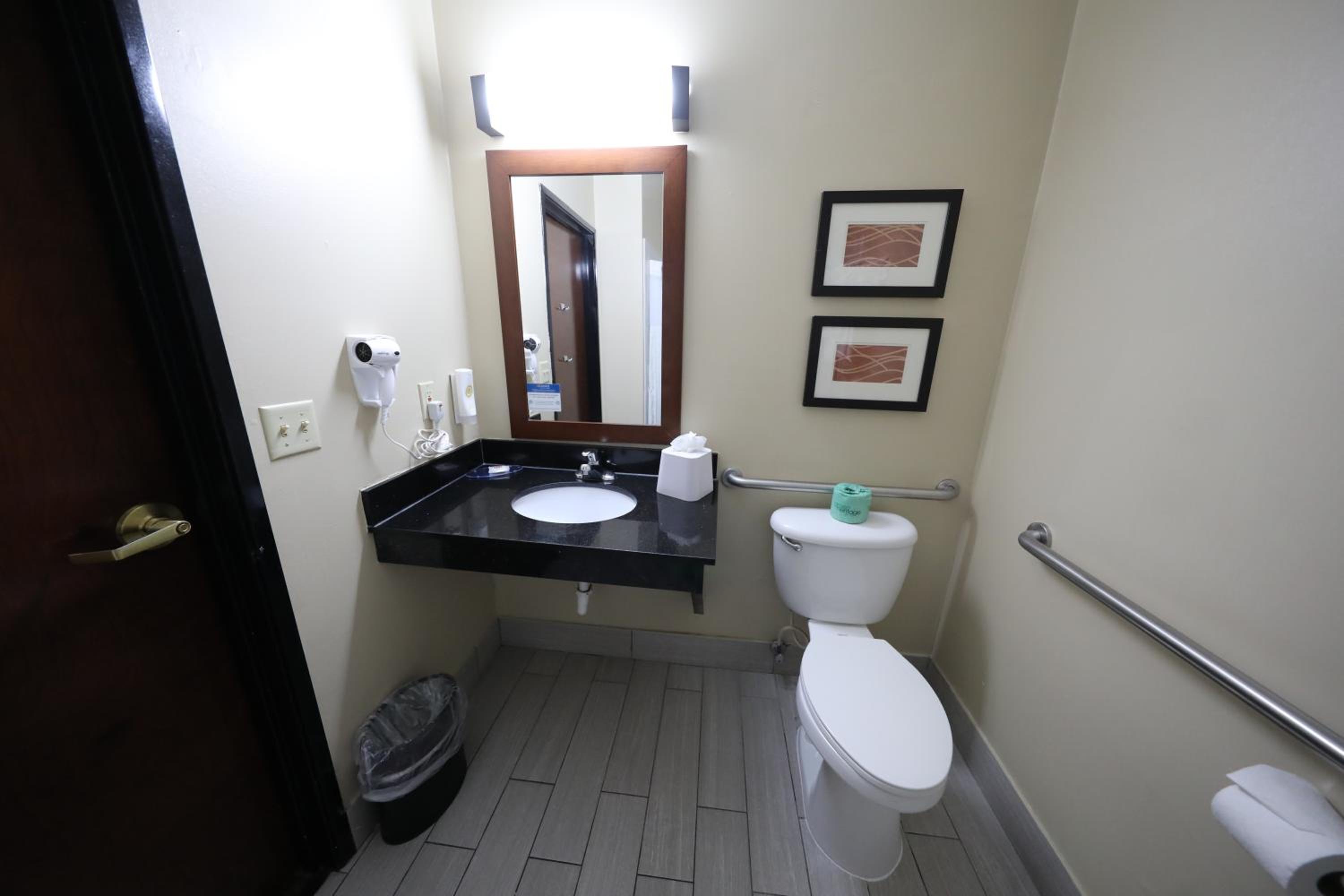 King Room - Accessible/Non-Smoking - Photo 6