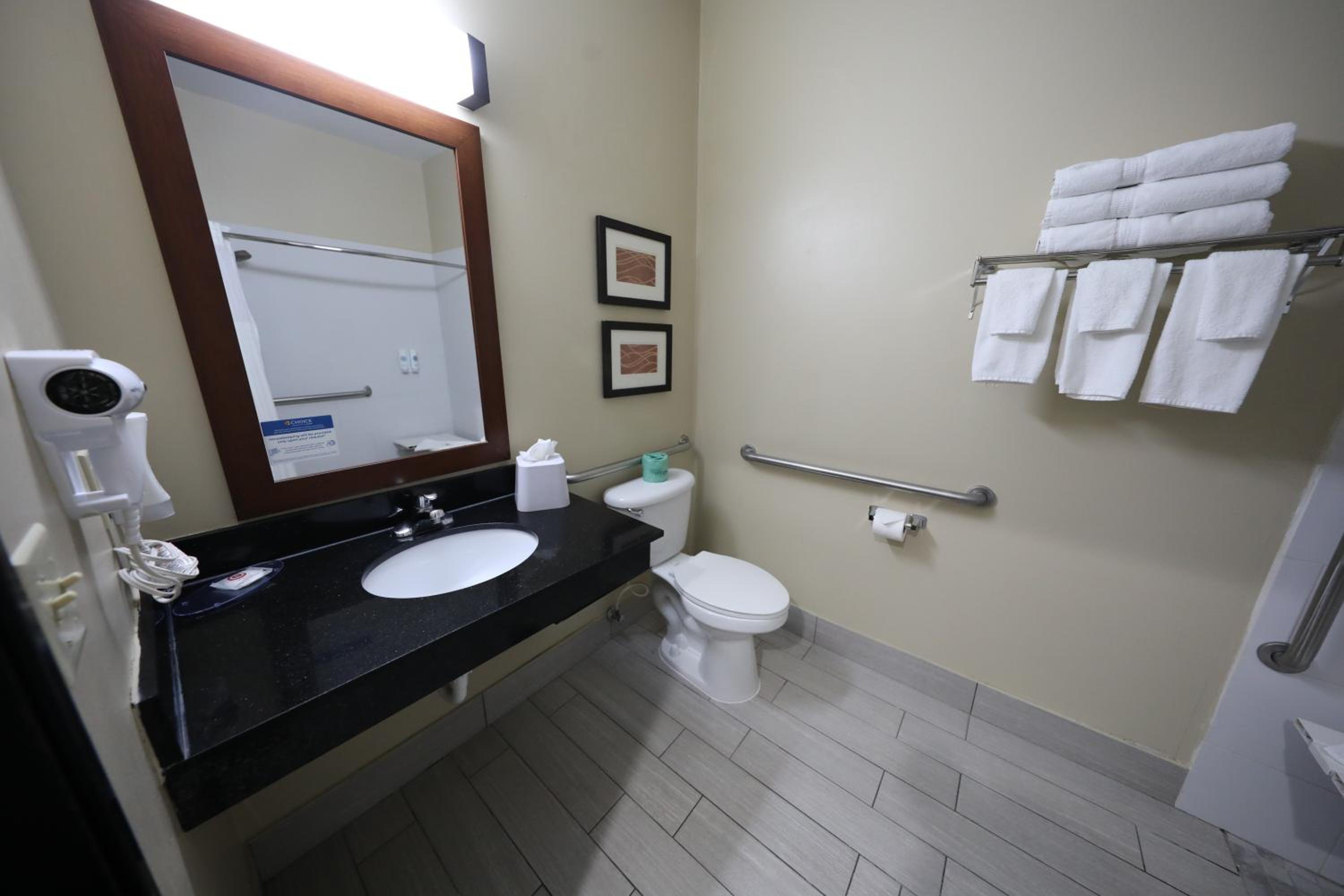 King Room - Accessible/Non-Smoking - Photo 4