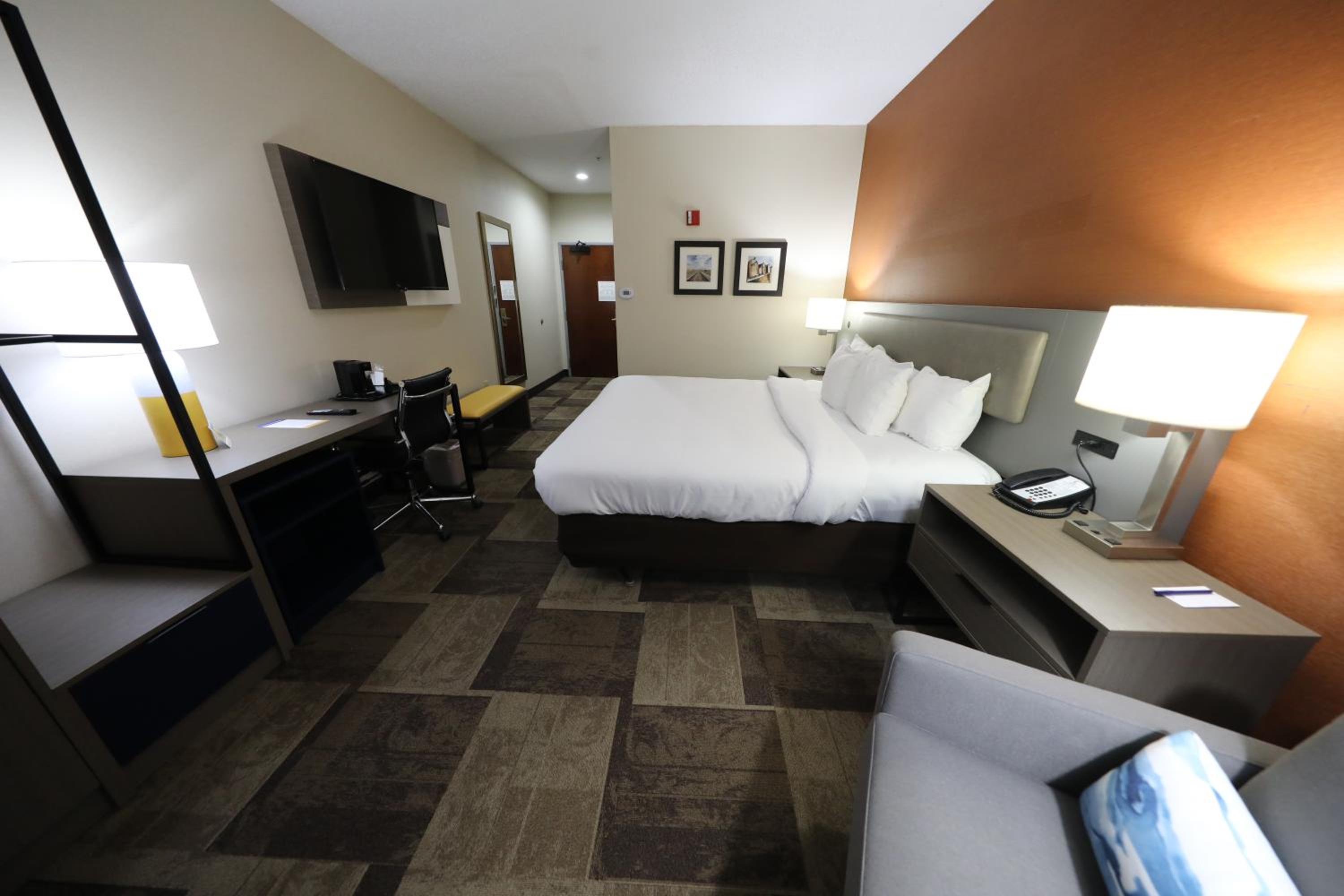 King Room - Accessible/Non-Smoking - Photo 8