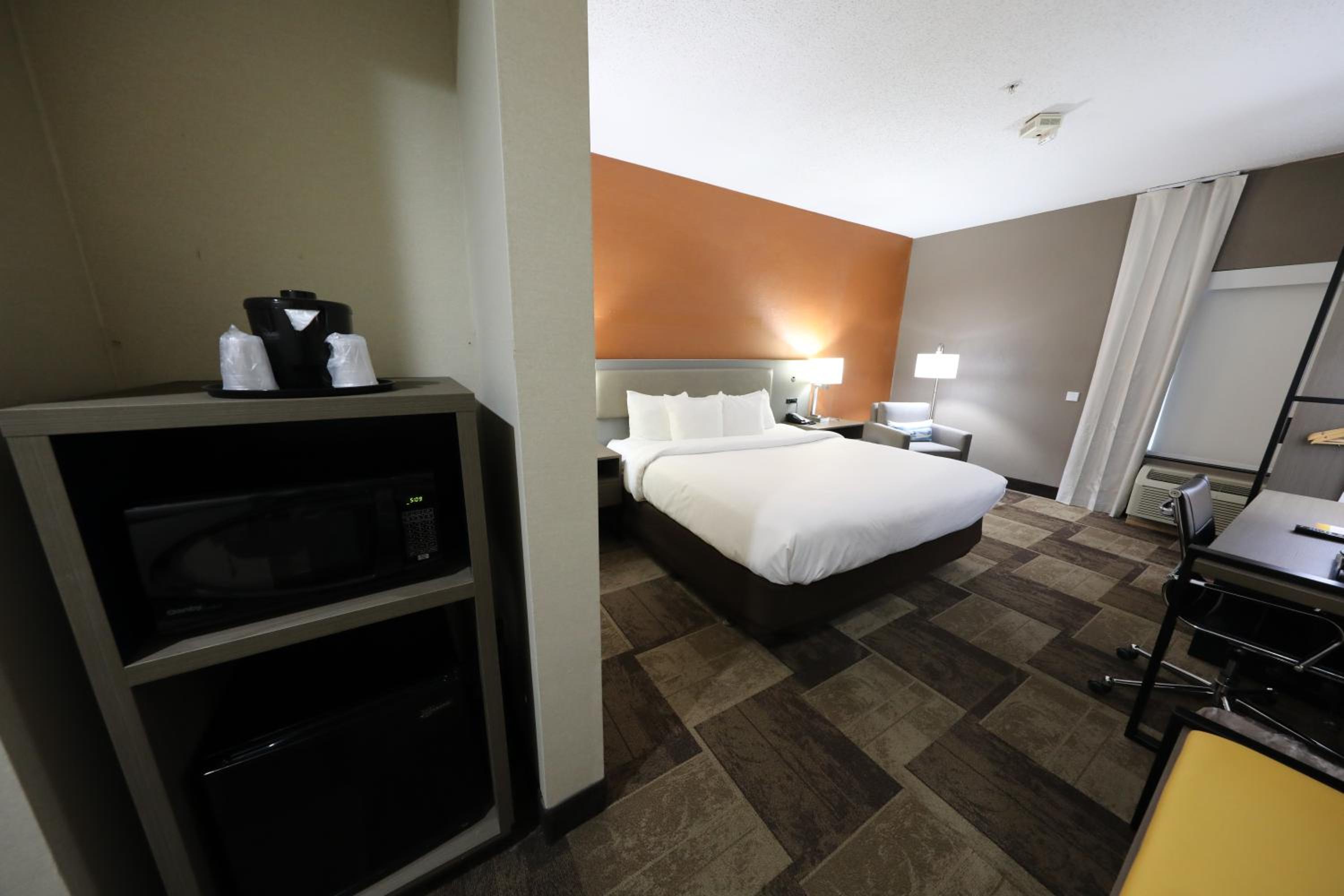 King Room - Accessible/Non-Smoking - Photo 11