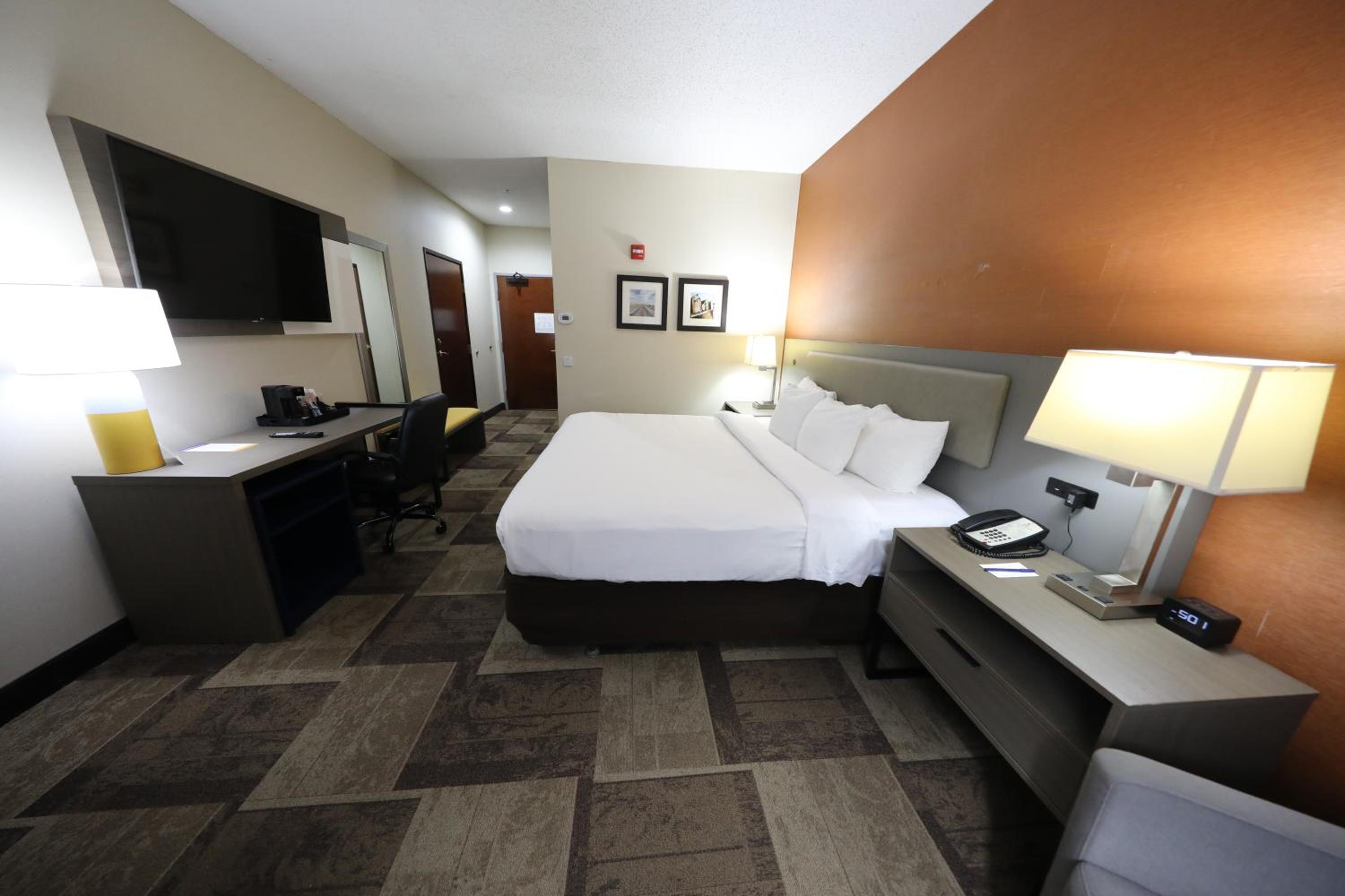 King Room - Accessible/Non-Smoking - Photo 13
